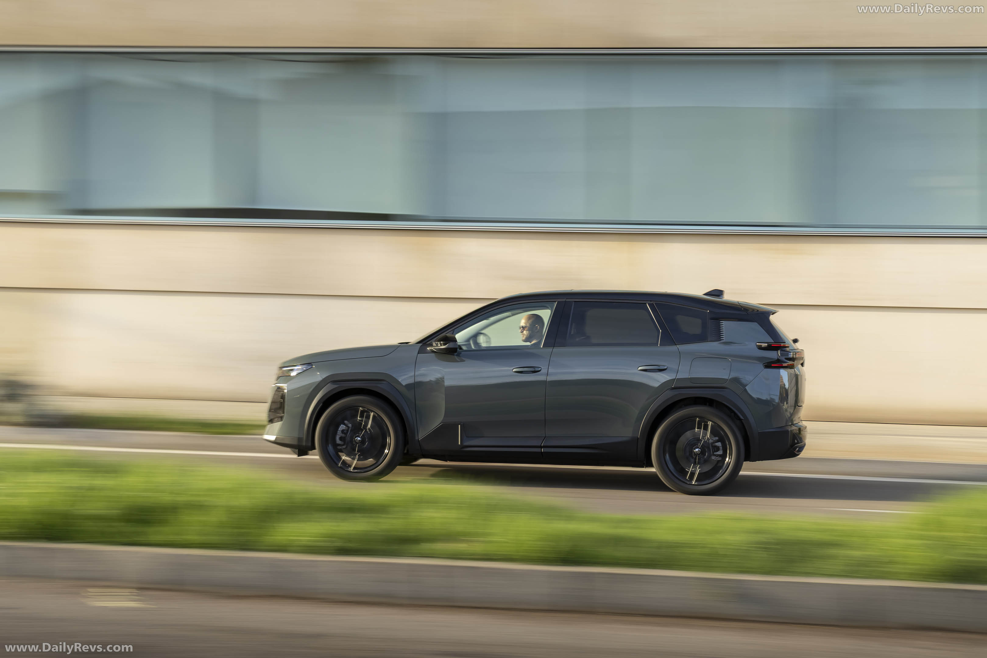 2026 Citroen C5 Aircross BEV Side View