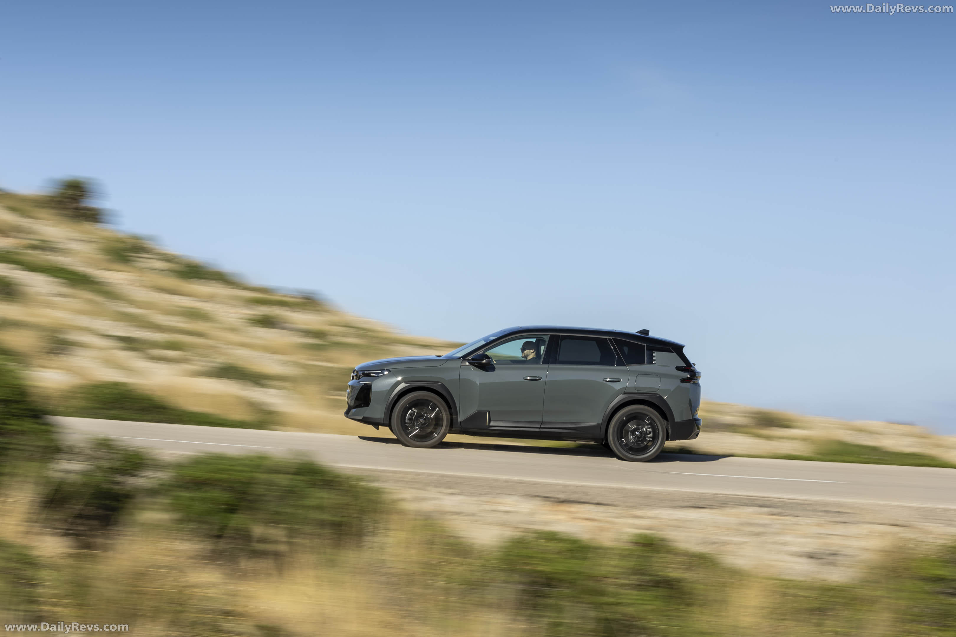 2026 Citroen C5 Aircross BEV Side View