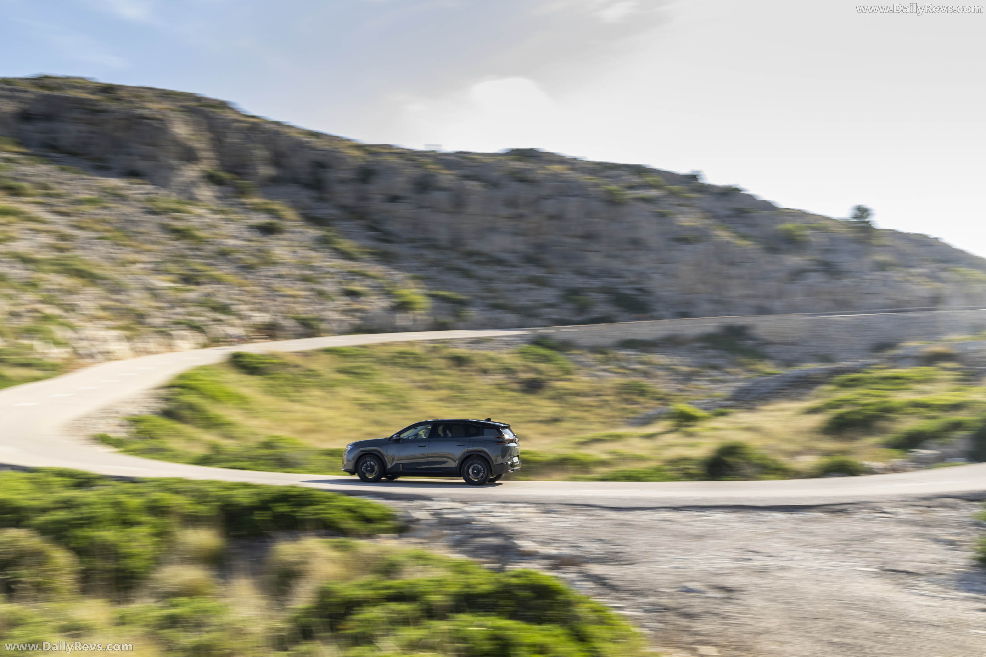 2026 Citroen C5 Aircross BEV Side View