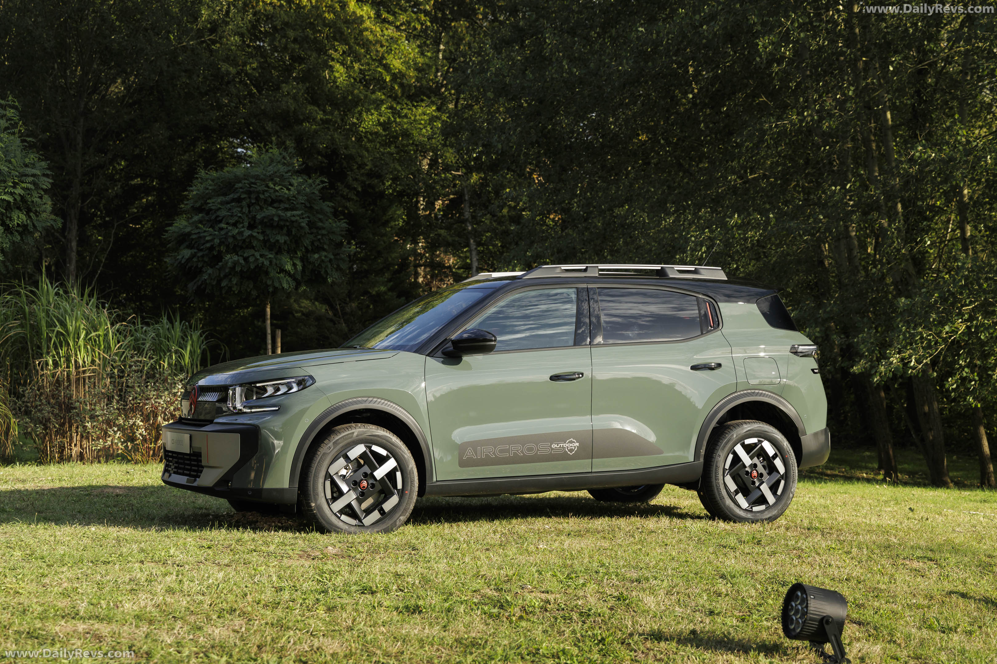 2027 Citroen C3 Aircross Outdoor Side View