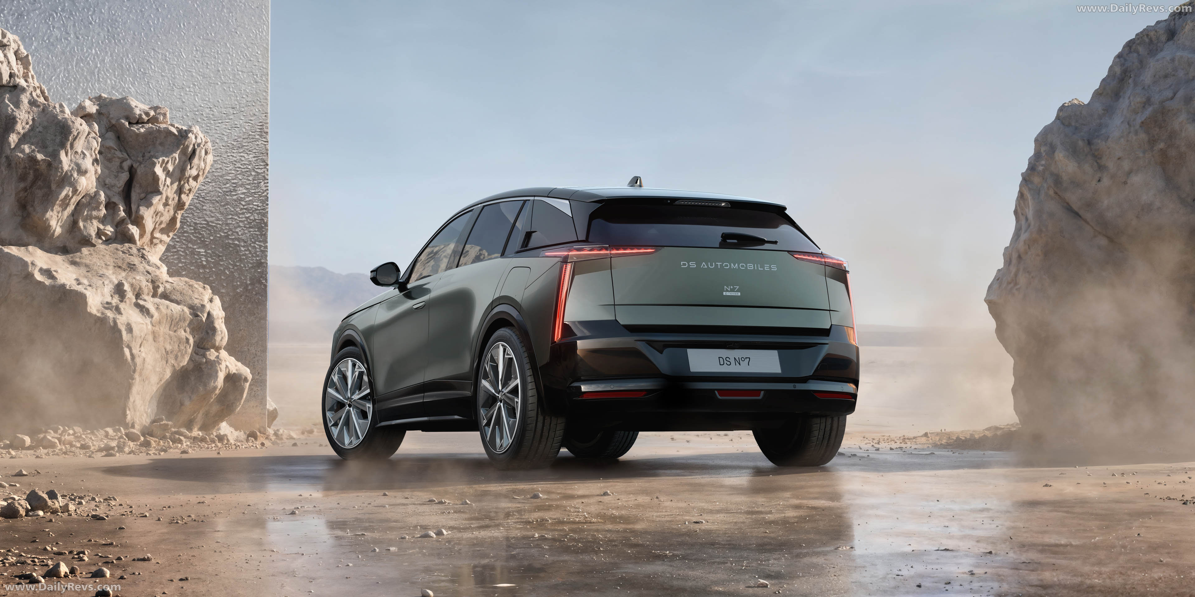 2027 DS No7 Rear View