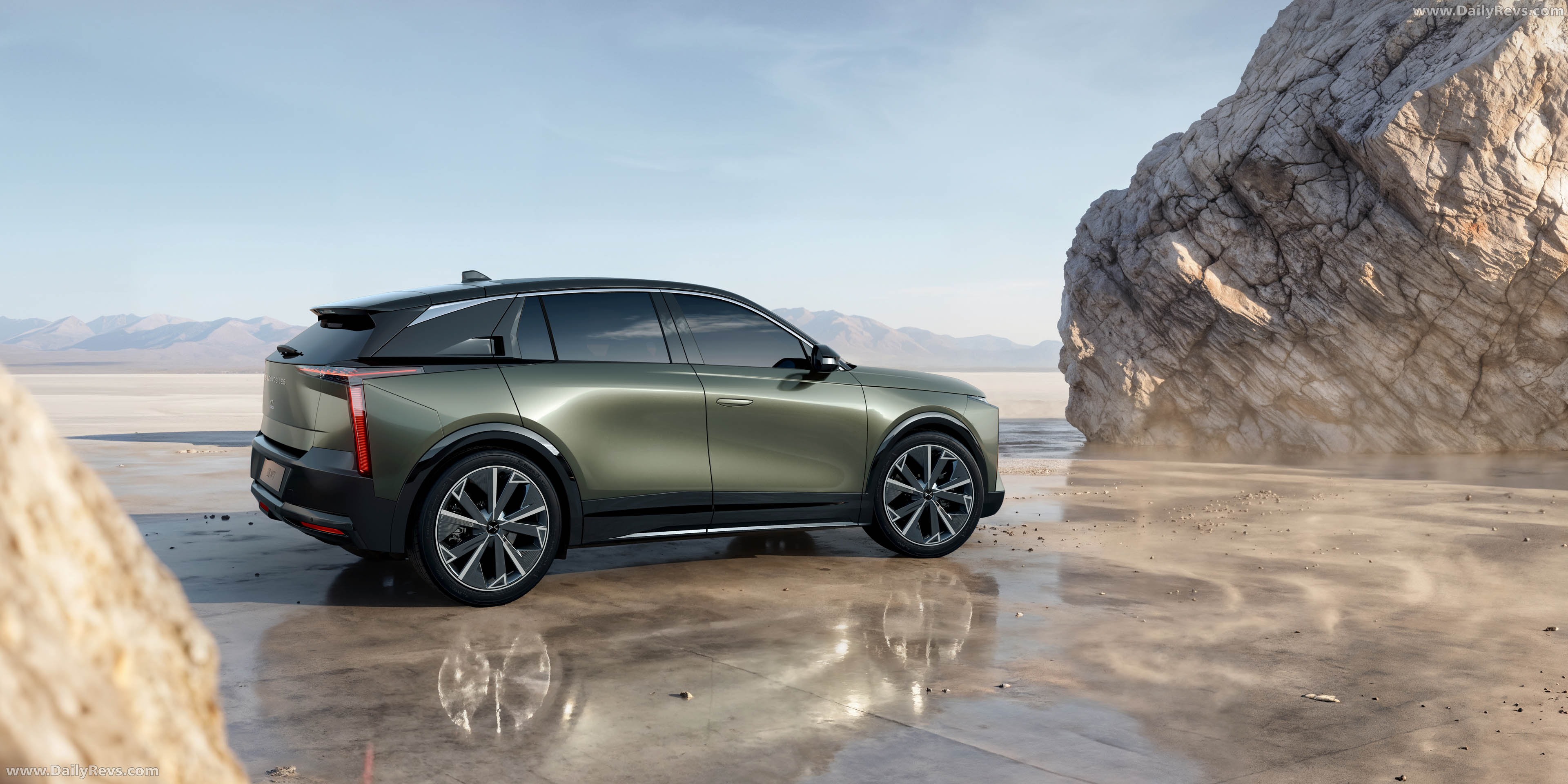 2027 DS No7 Rear View