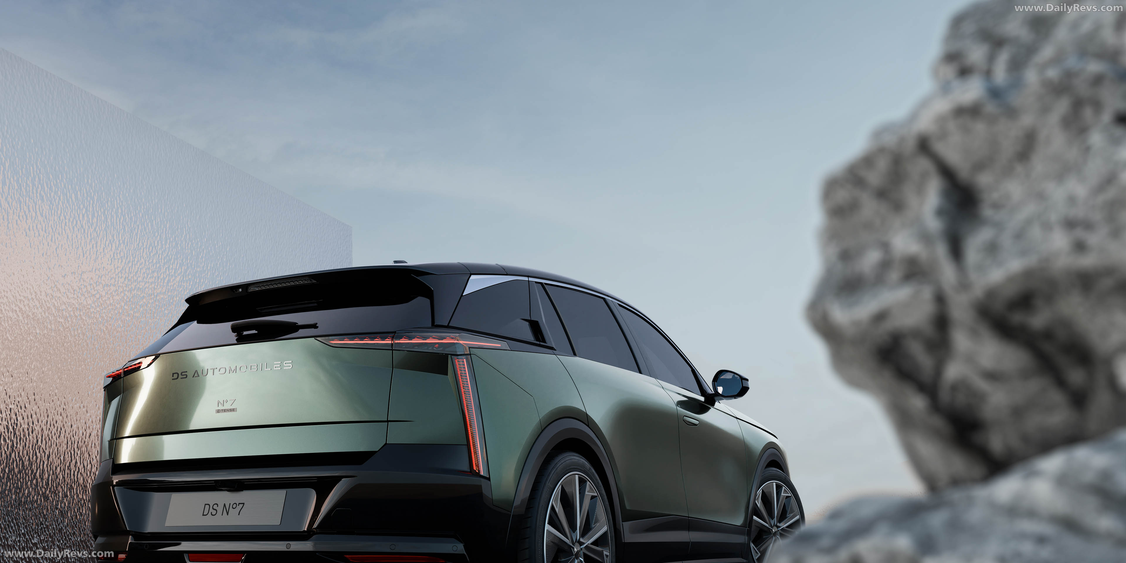 2027 DS No7 Rear View