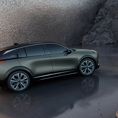 2027 DS No7 Side View