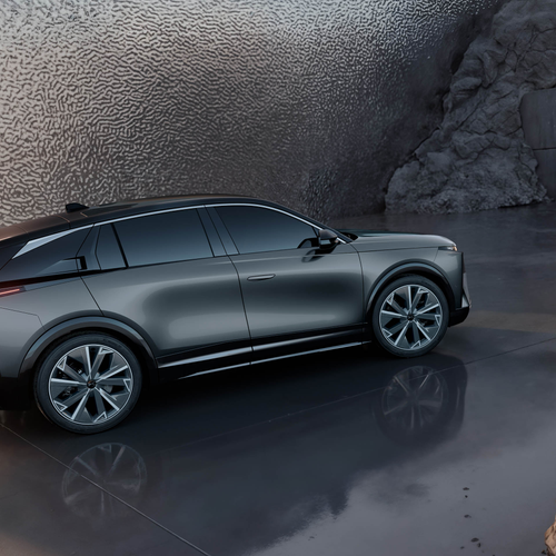 2027 DS No7 Side View