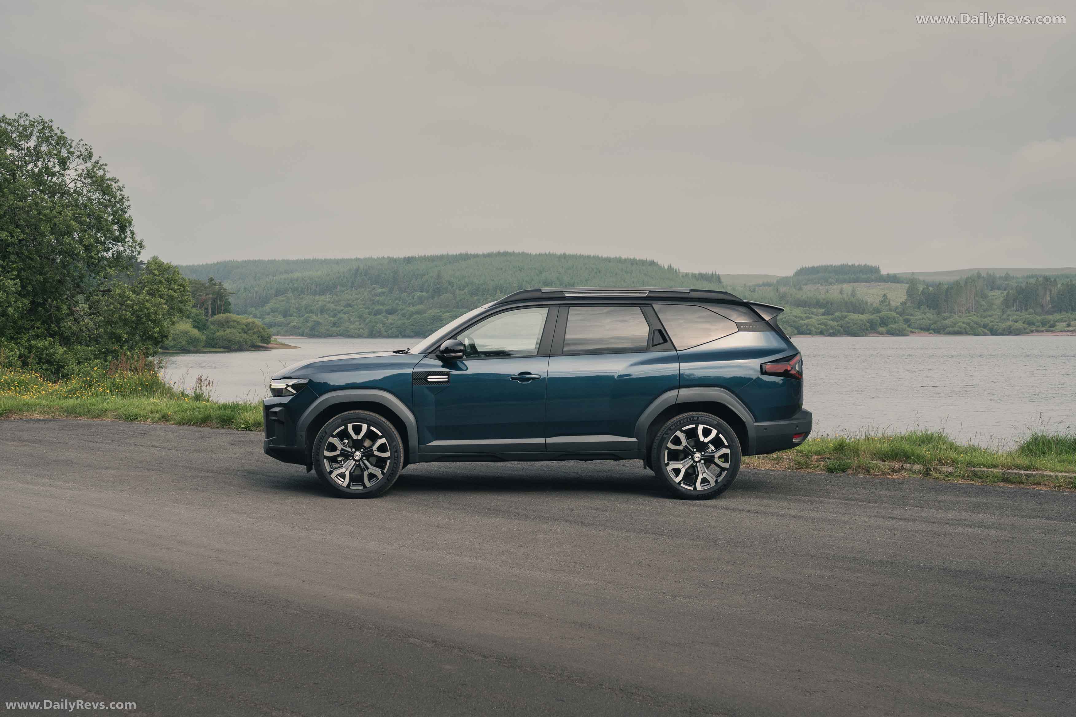 2025 Dacia Bigster UK Version Side View
