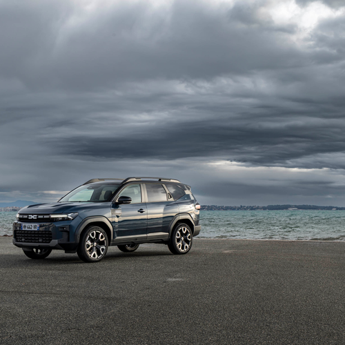 2026 Dacia Bigster Hybrid G-150 4x4 Journey Front View