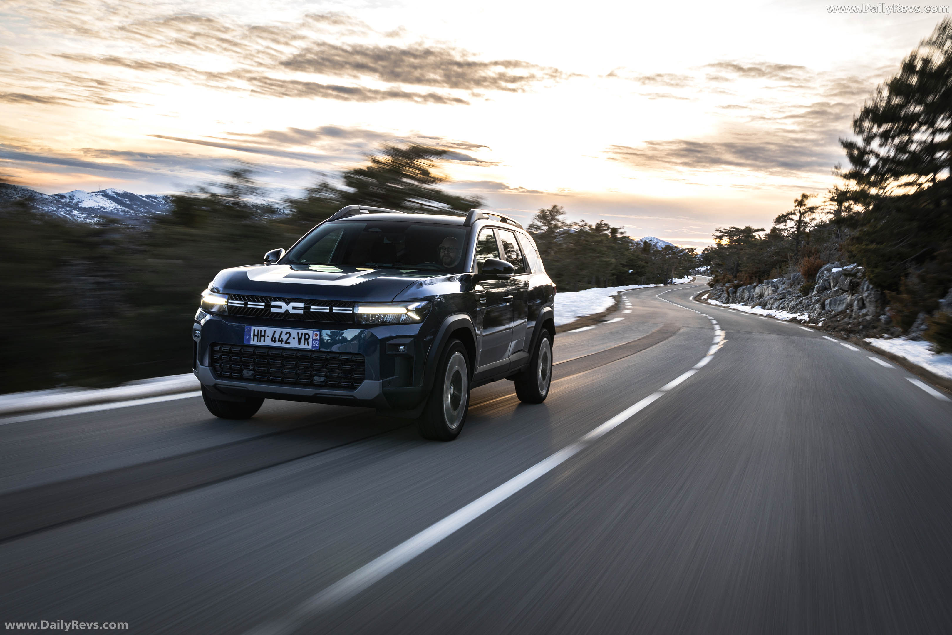 2026 Dacia Bigster Hybrid G-150 4x4 Journey Front View