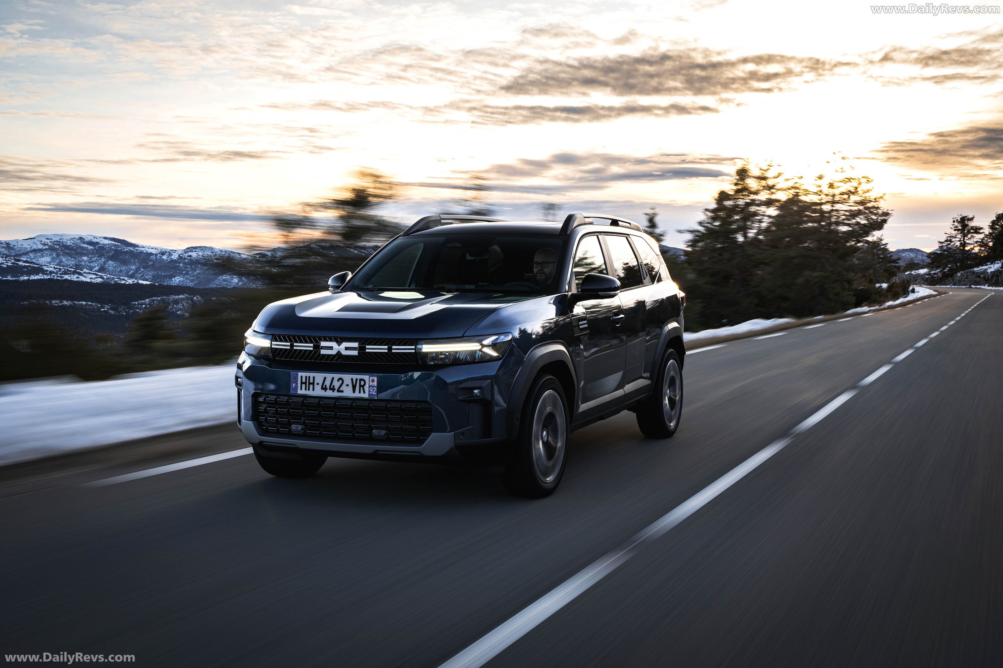 2026 Dacia Bigster Hybrid G-150 4x4 Journey Front View