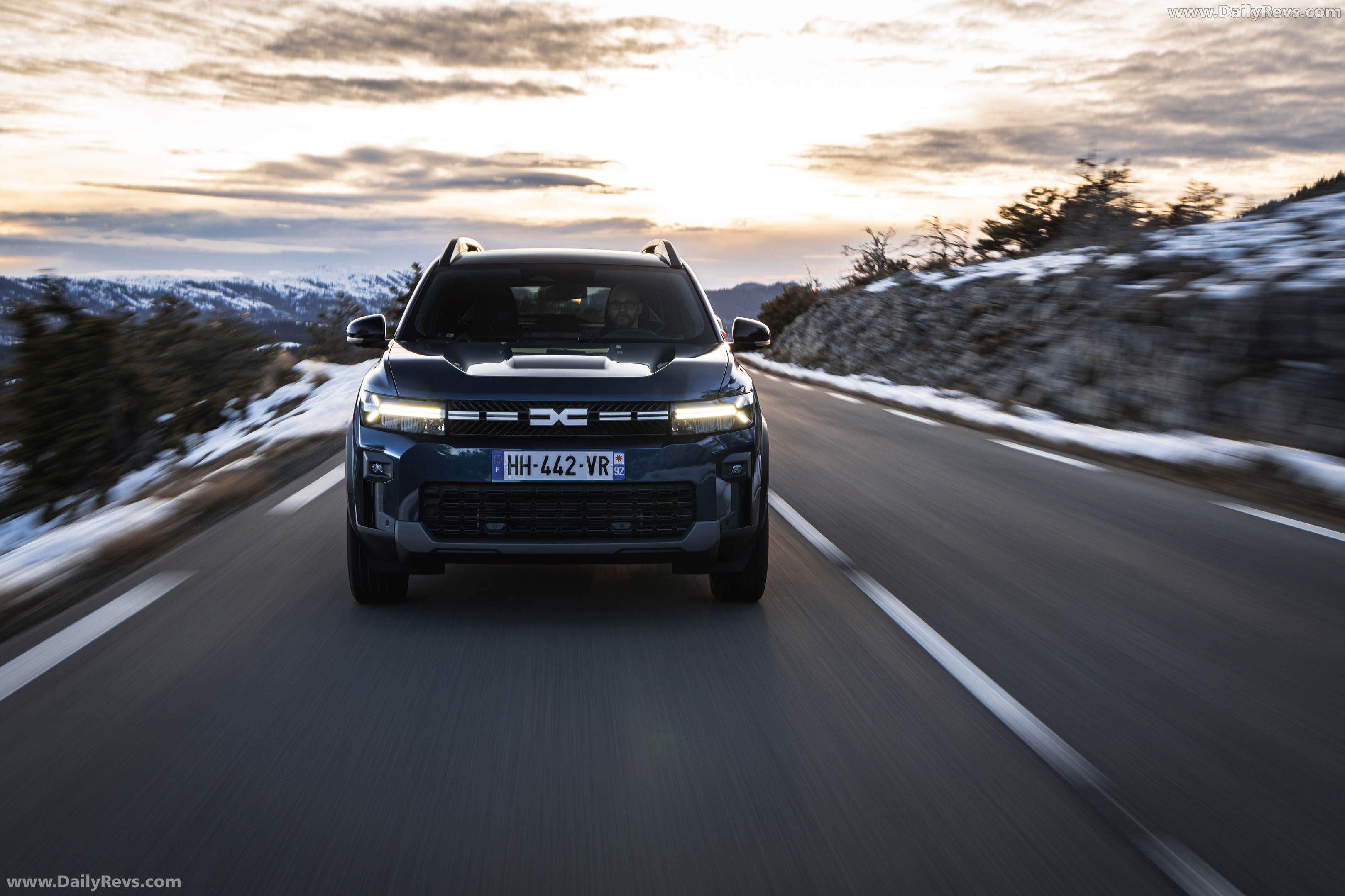 2026 Dacia Bigster Hybrid G-150 4x4 Journey Front View