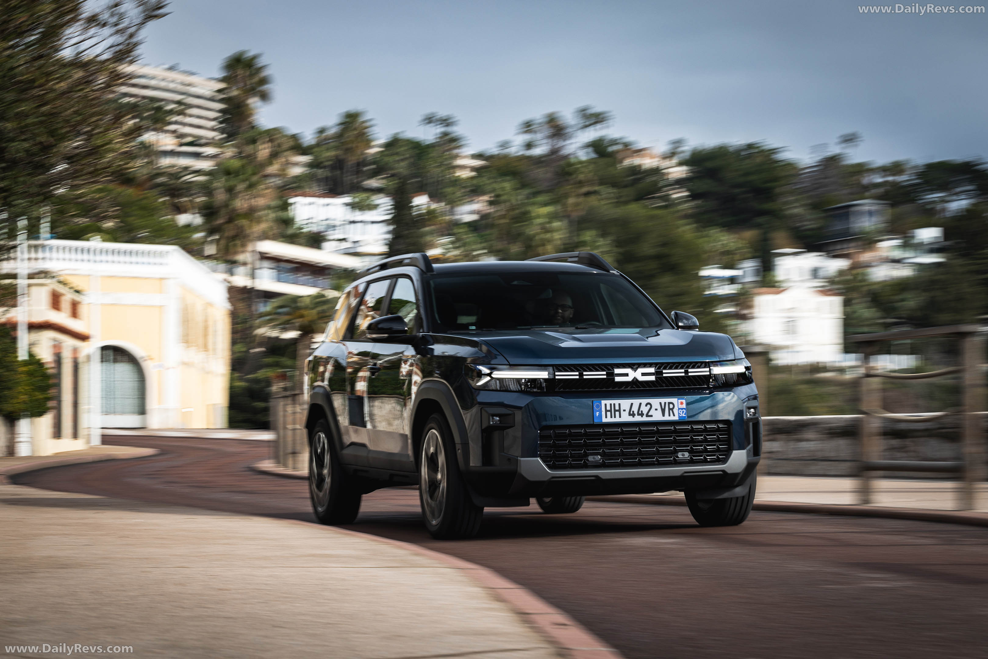 2026 Dacia Bigster Hybrid G-150 4x4 Journey Front View