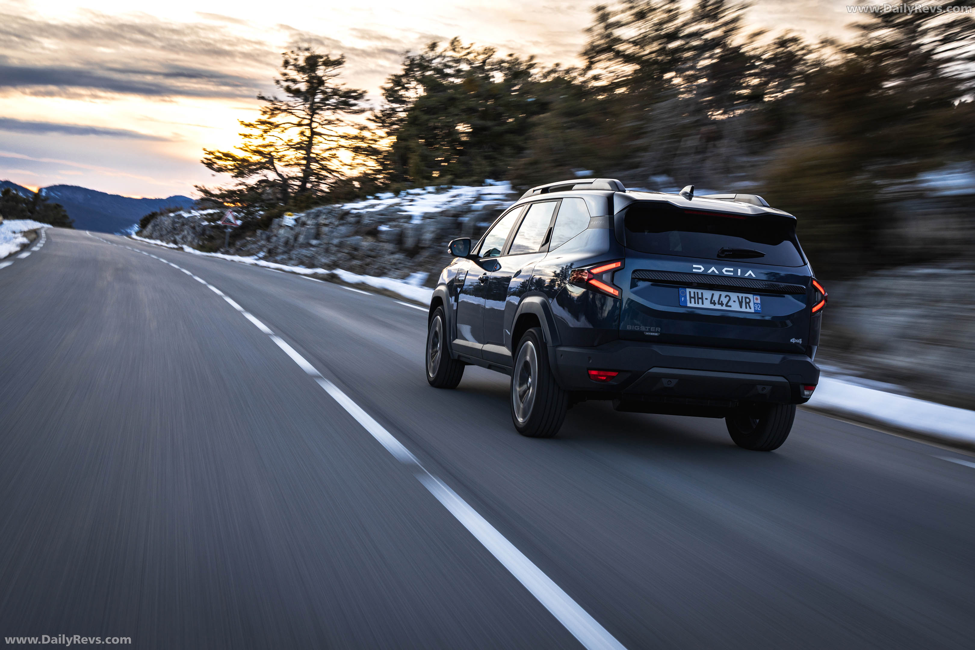 2026 Dacia Bigster Hybrid G-150 4x4 Journey Rear View
