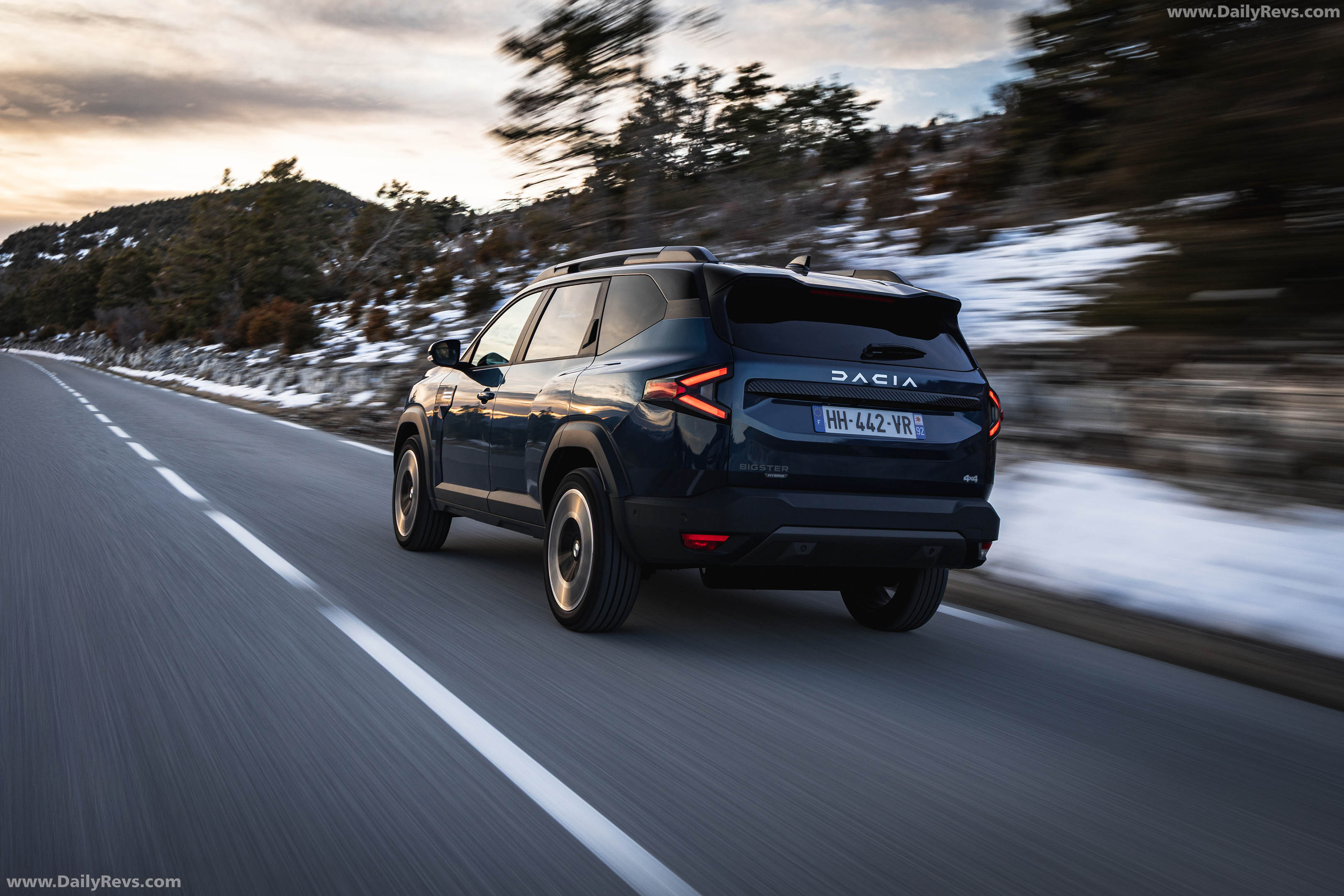 2026 Dacia Bigster Hybrid G-150 4x4 Journey Rear View