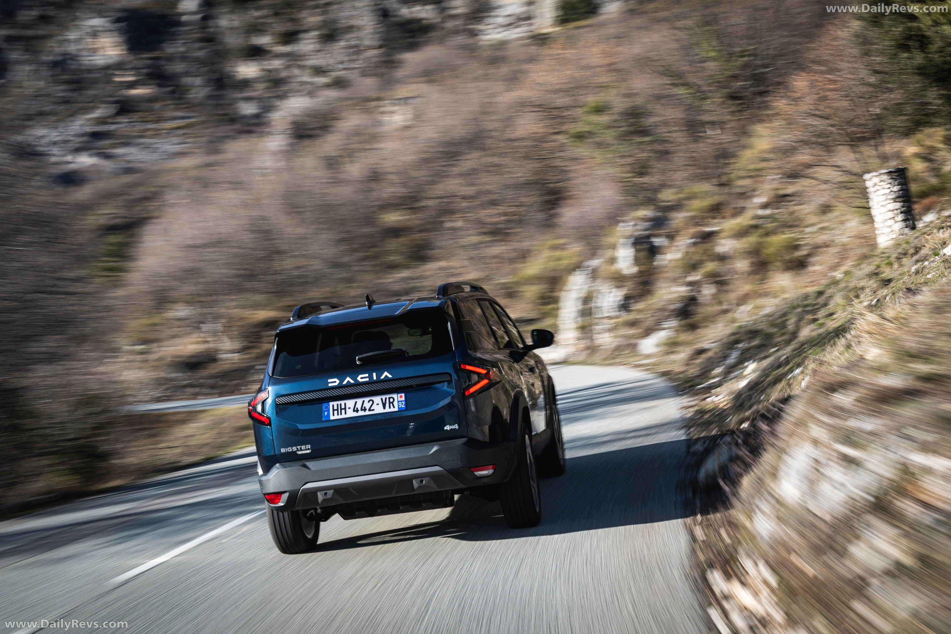 2026 Dacia Bigster Hybrid G-150 4x4 Journey Rear View