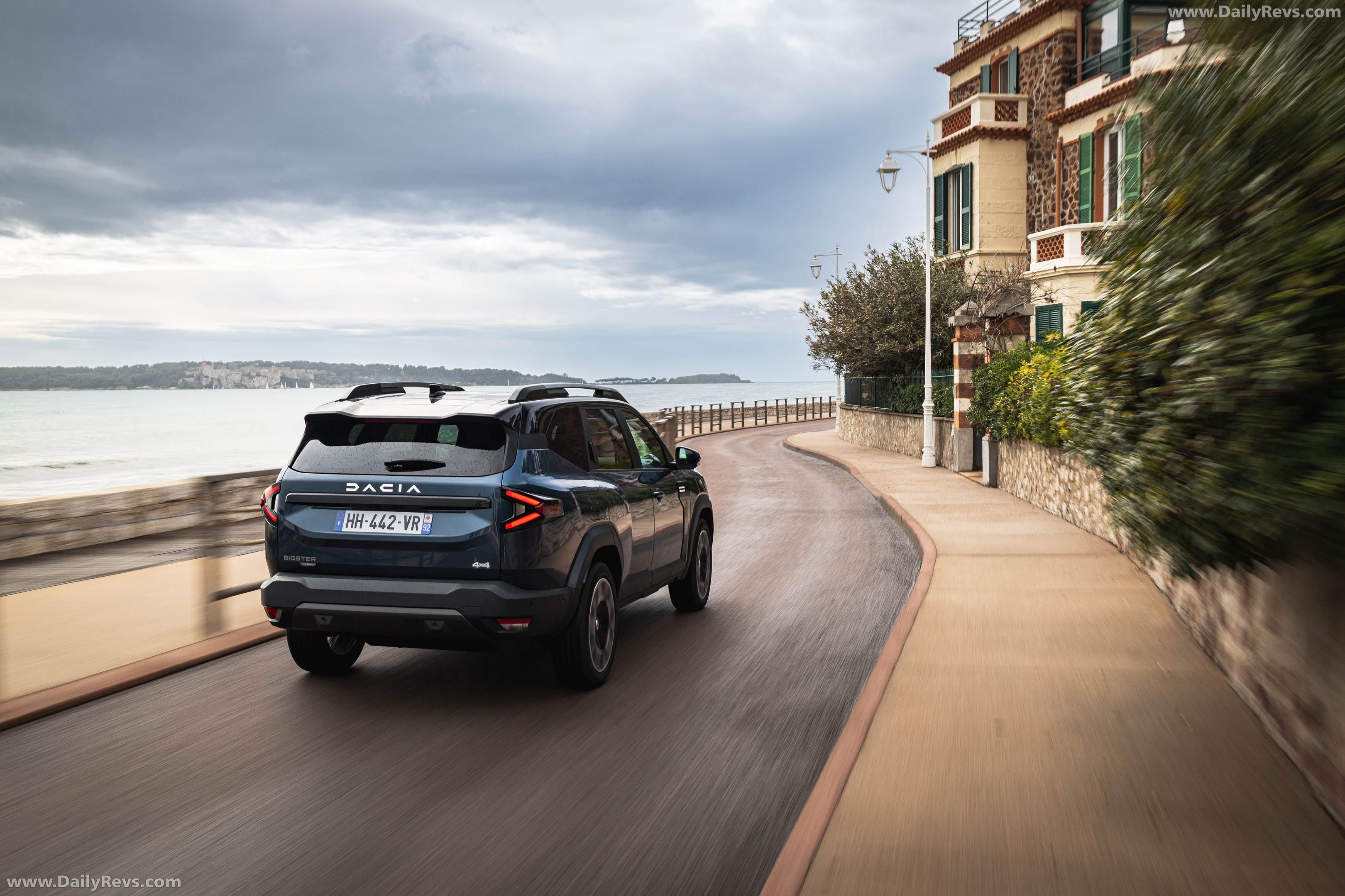 2026 Dacia Bigster Hybrid G-150 4x4 Journey Rear View