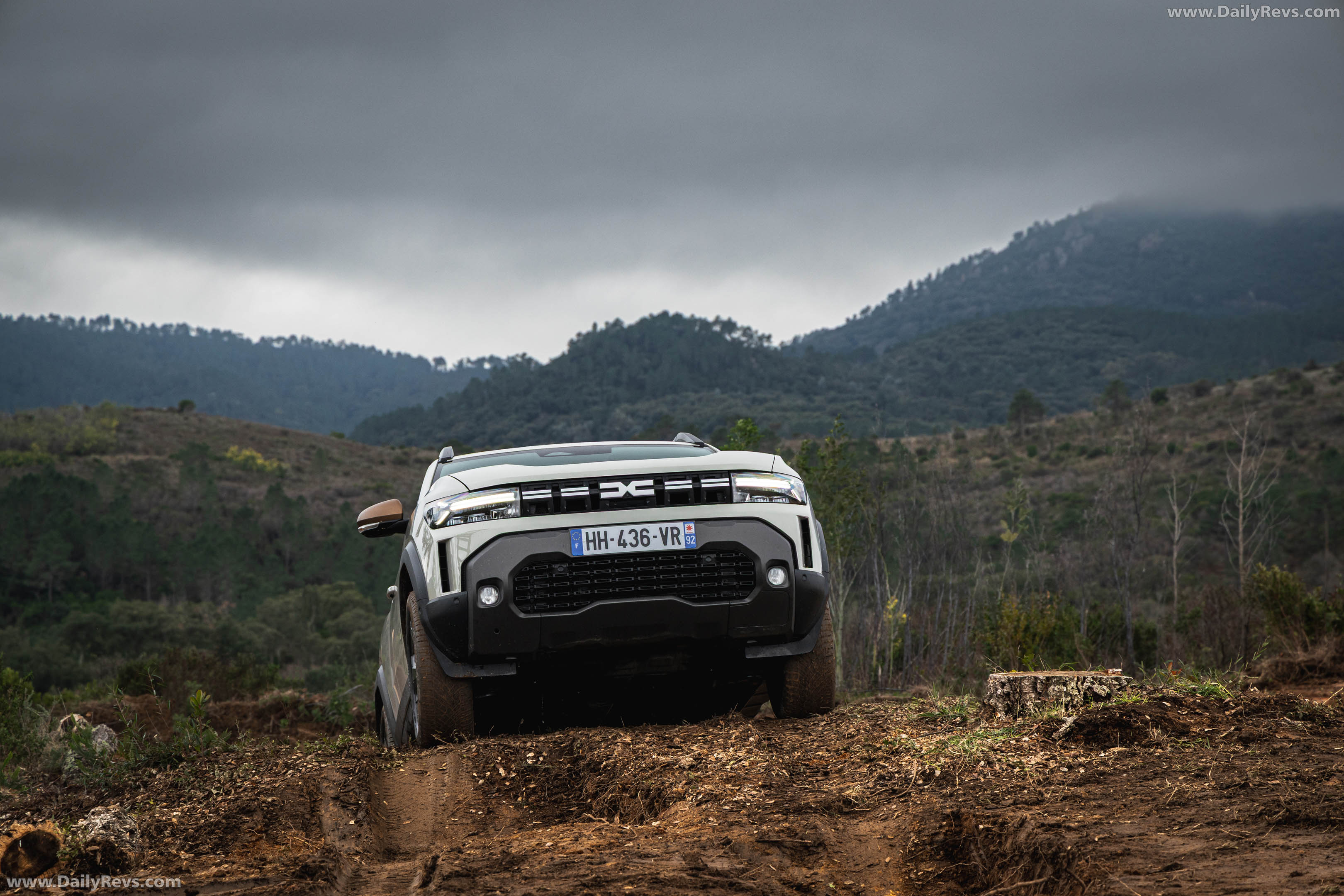 2026 Dacia Duster III Hybrid G 150 4X4 Extreme Front View