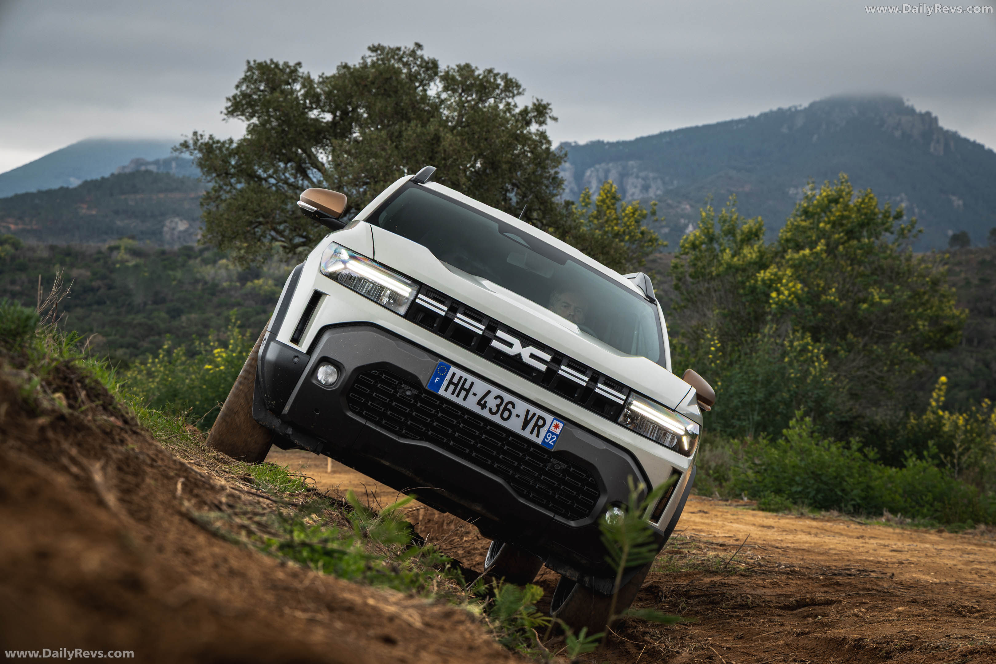 2026 Dacia Duster III Hybrid G 150 4X4 Extreme Front View