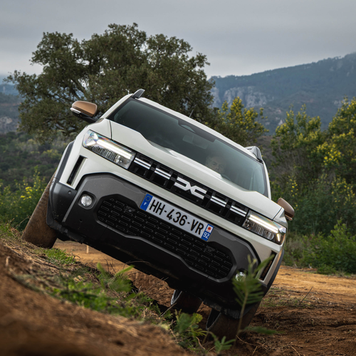 2026 Dacia Duster III Hybrid G 150 4X4 Extreme Front View