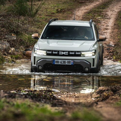 2026 Dacia Duster III Hybrid G 150 4X4 Extreme Front View