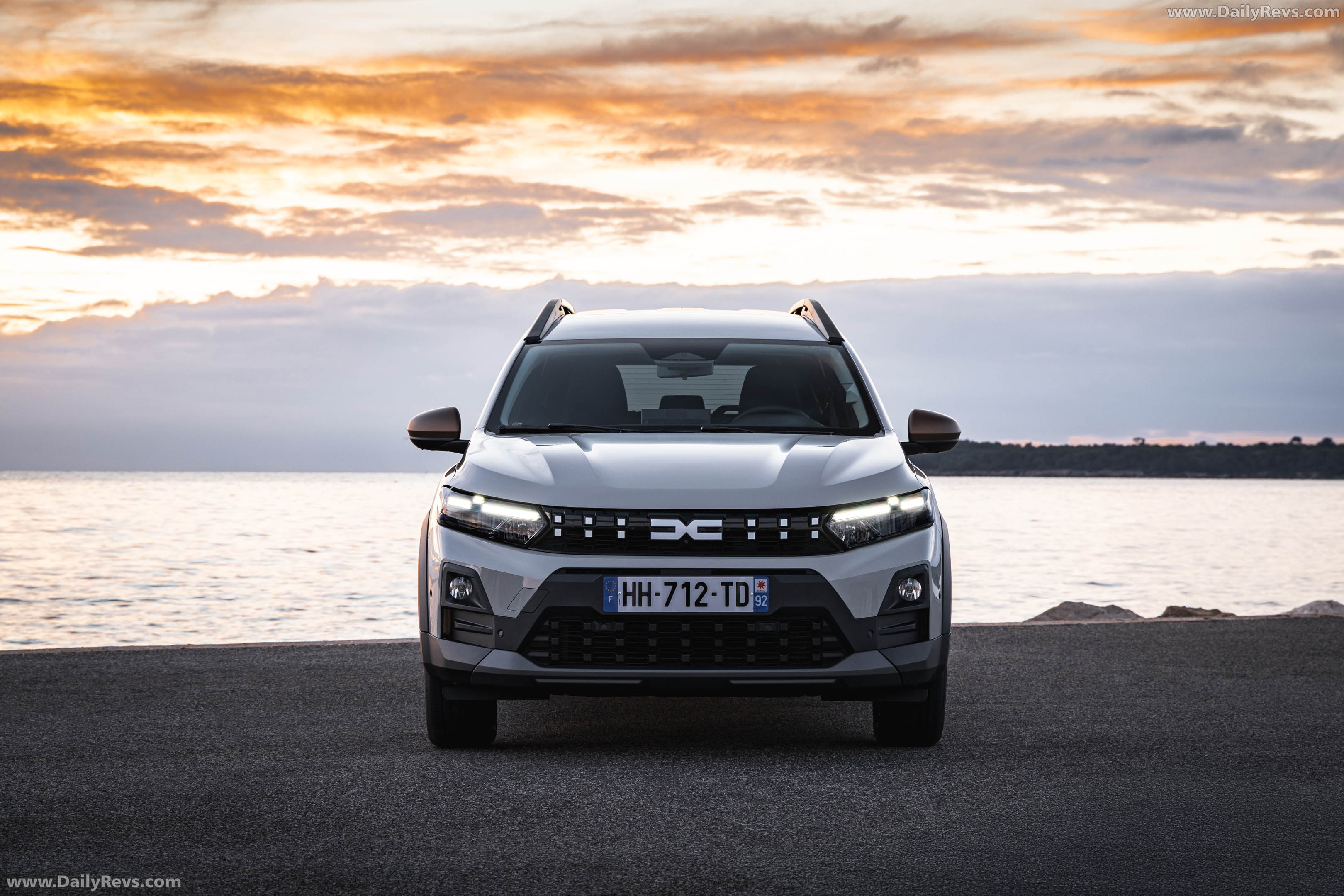 2026 Dacia Jogger Hybrid 155 Extreme Front View