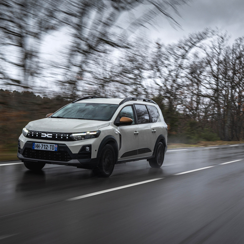 2026 Dacia Jogger Hybrid 155 Extreme Front View