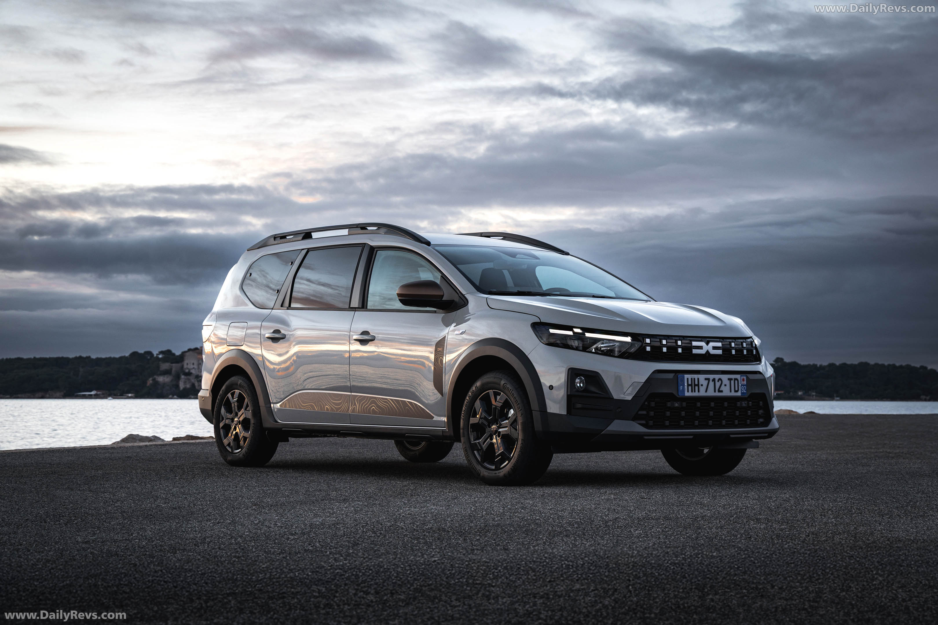 2026 Dacia Jogger Hybrid 155 Extreme Front View