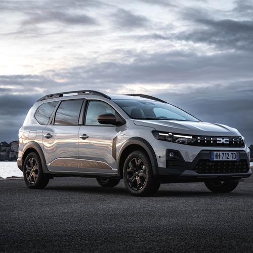 2026 Dacia Jogger Hybrid 155 Extreme Front View