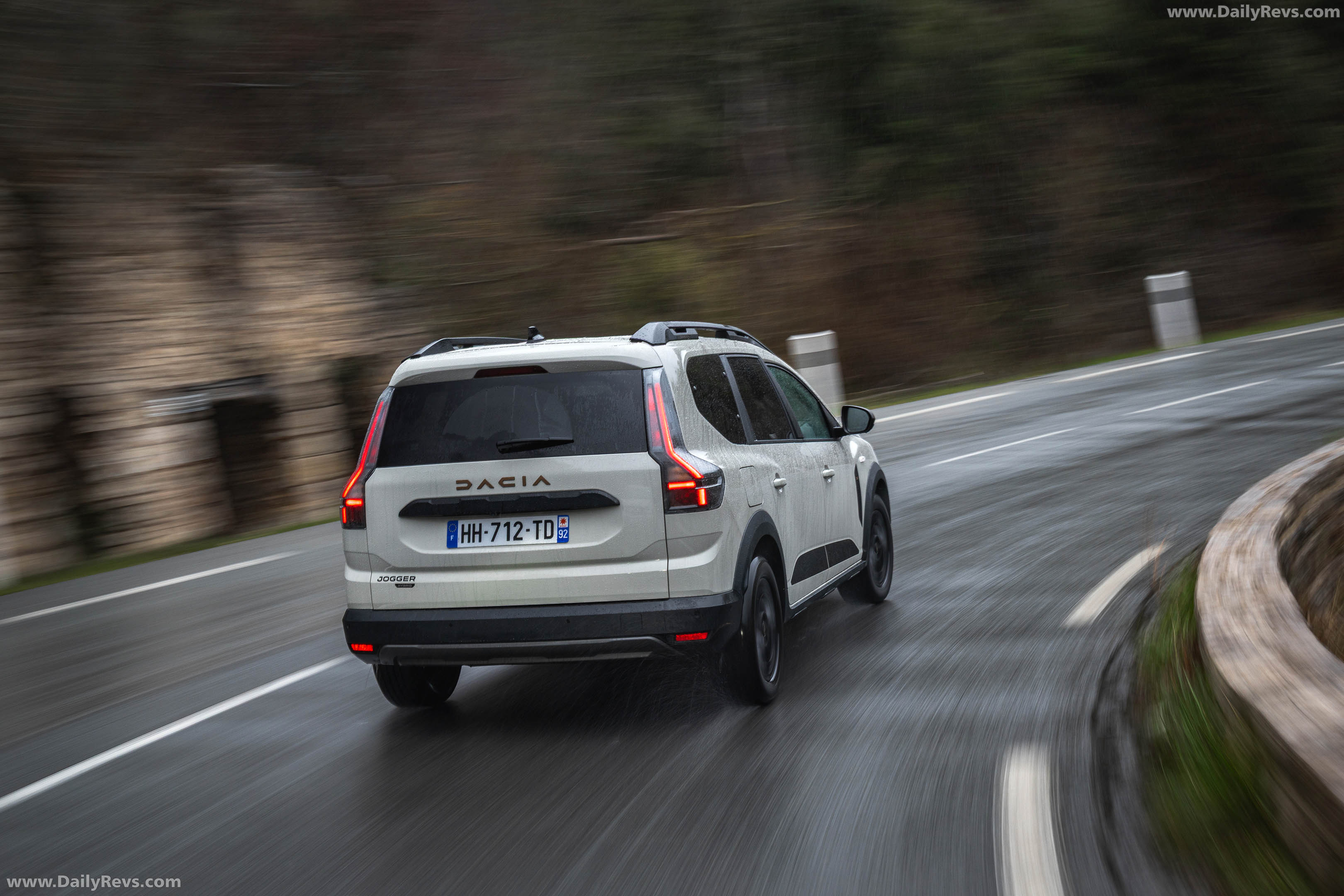 2026 Dacia Jogger Hybrid 155 Extreme Rear View