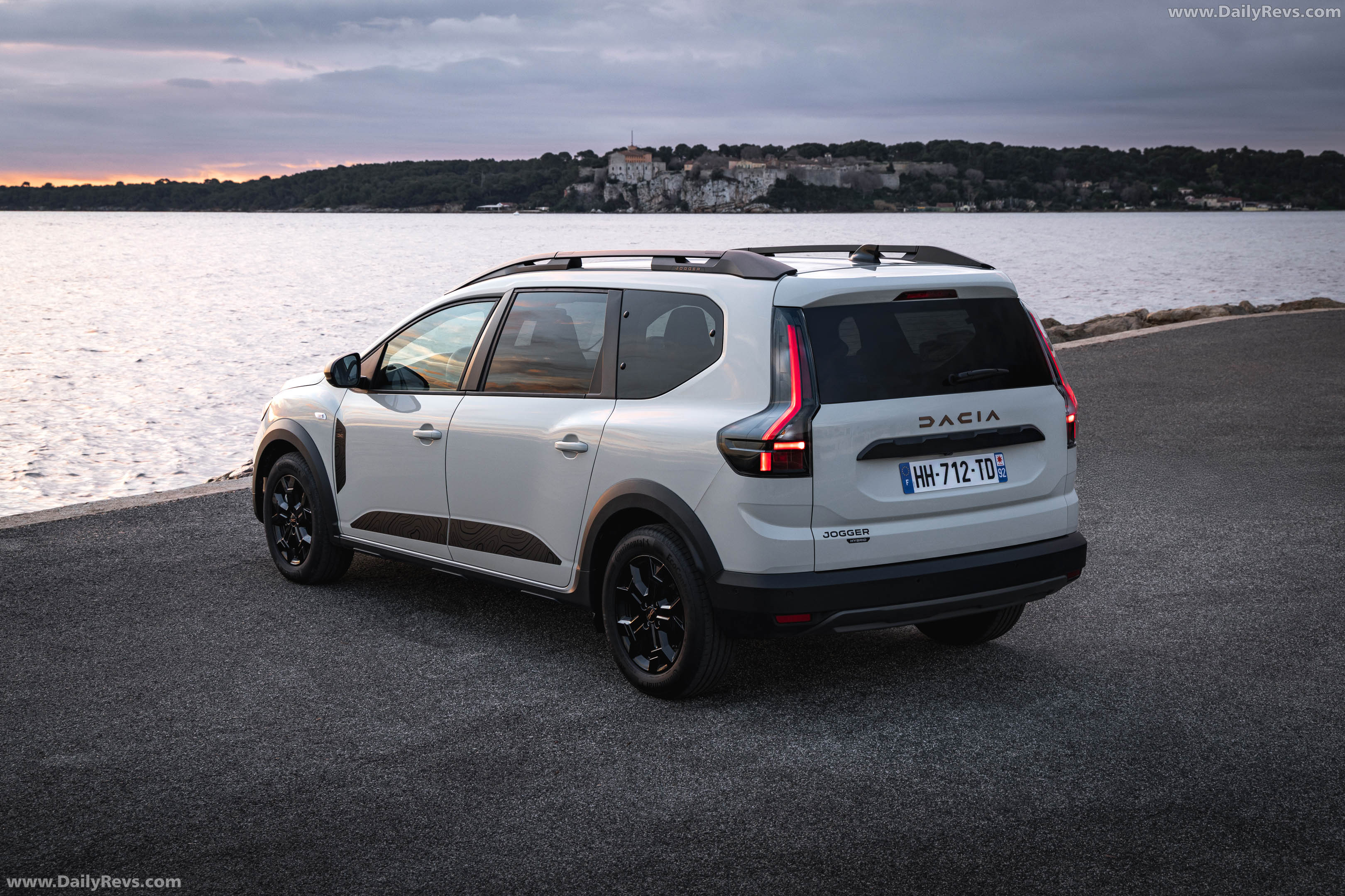 2026 Dacia Jogger Hybrid 155 Extreme Rear View