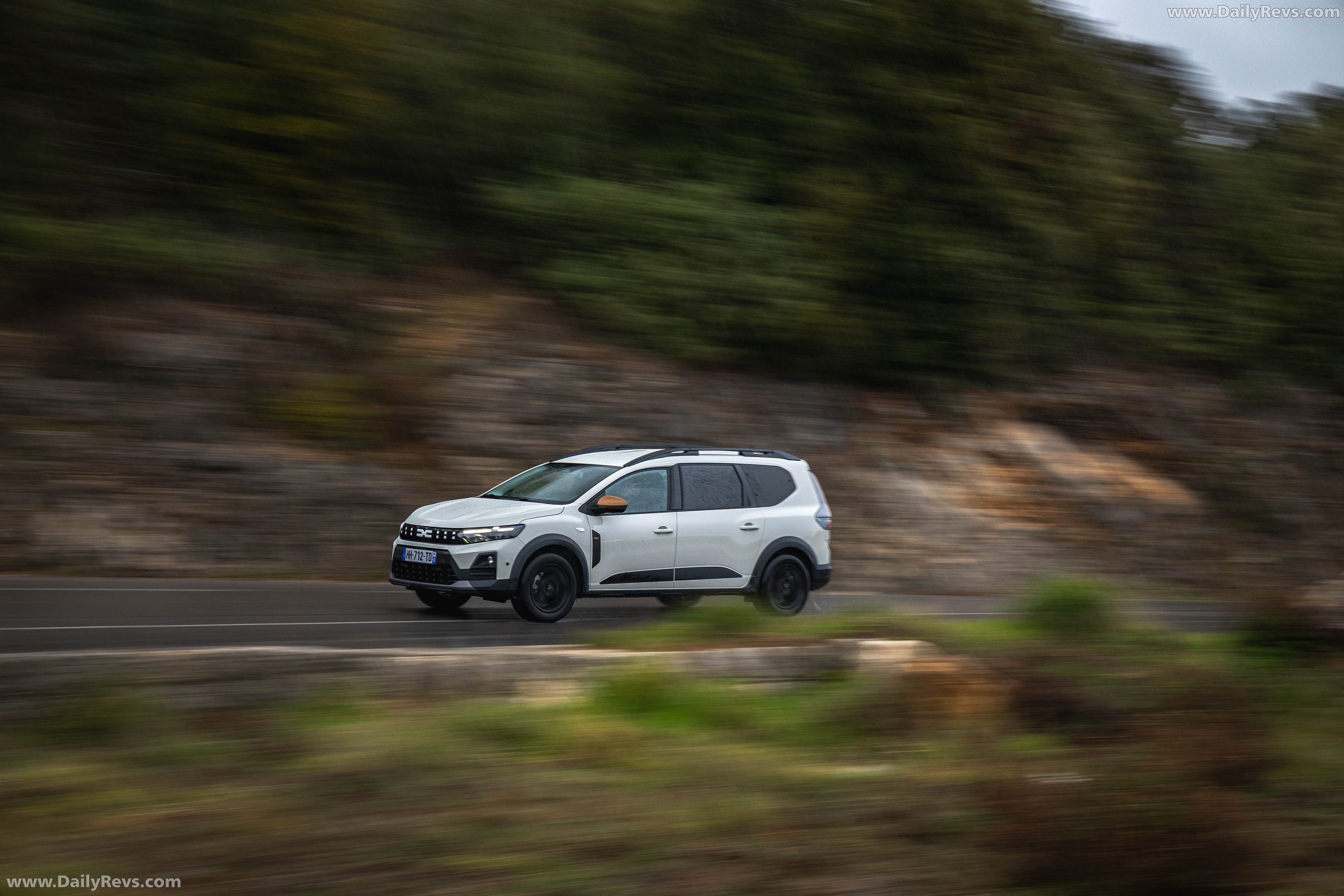 2026 Dacia Jogger Hybrid 155 Extreme Side View