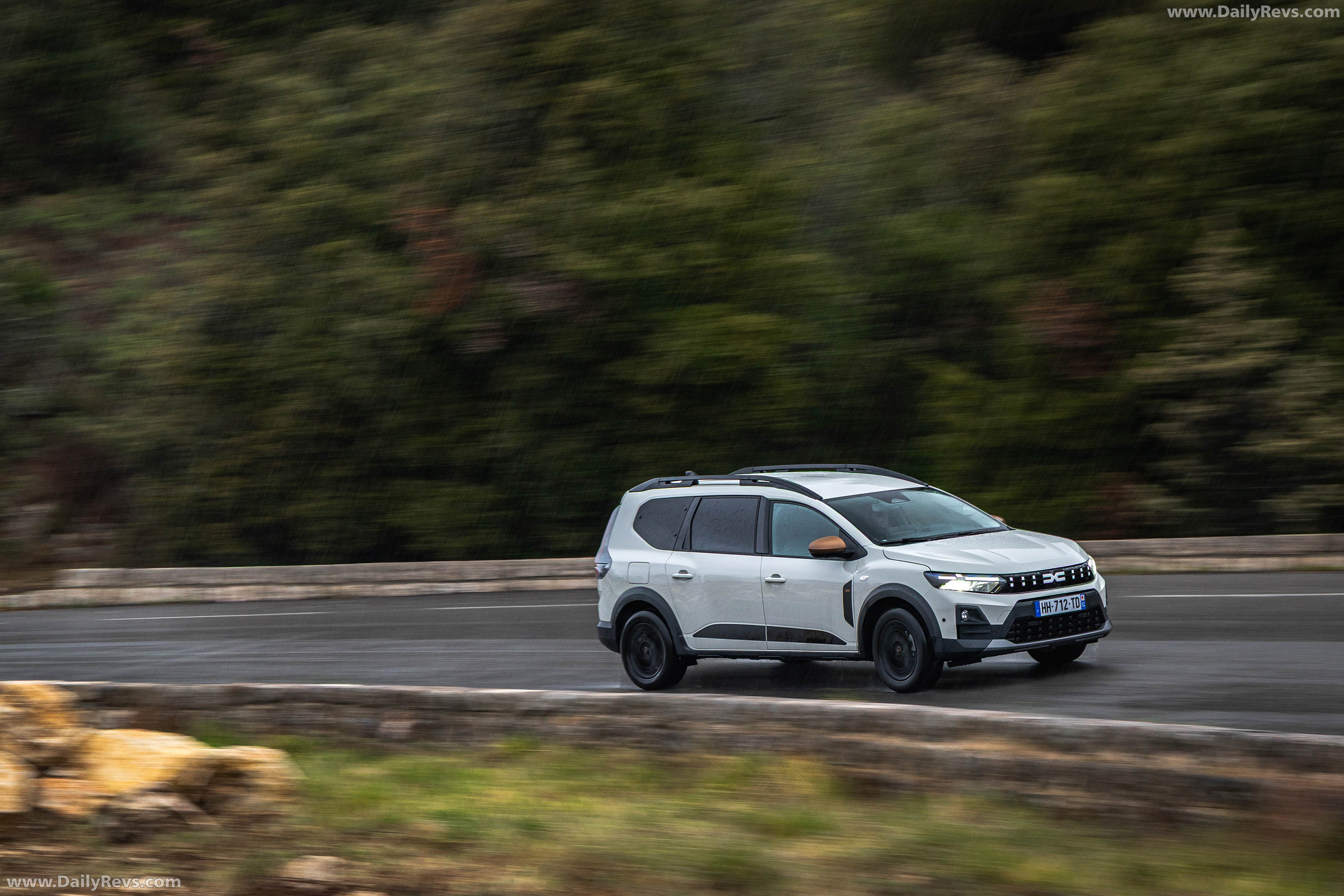 2026 Dacia Jogger Hybrid 155 Extreme Side View