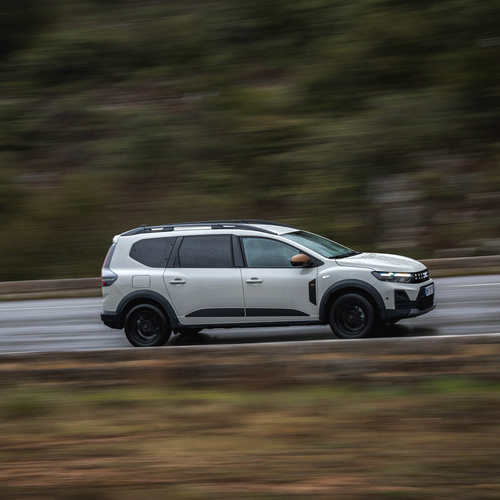 2026 Dacia Jogger Hybrid 155 Extreme Side View