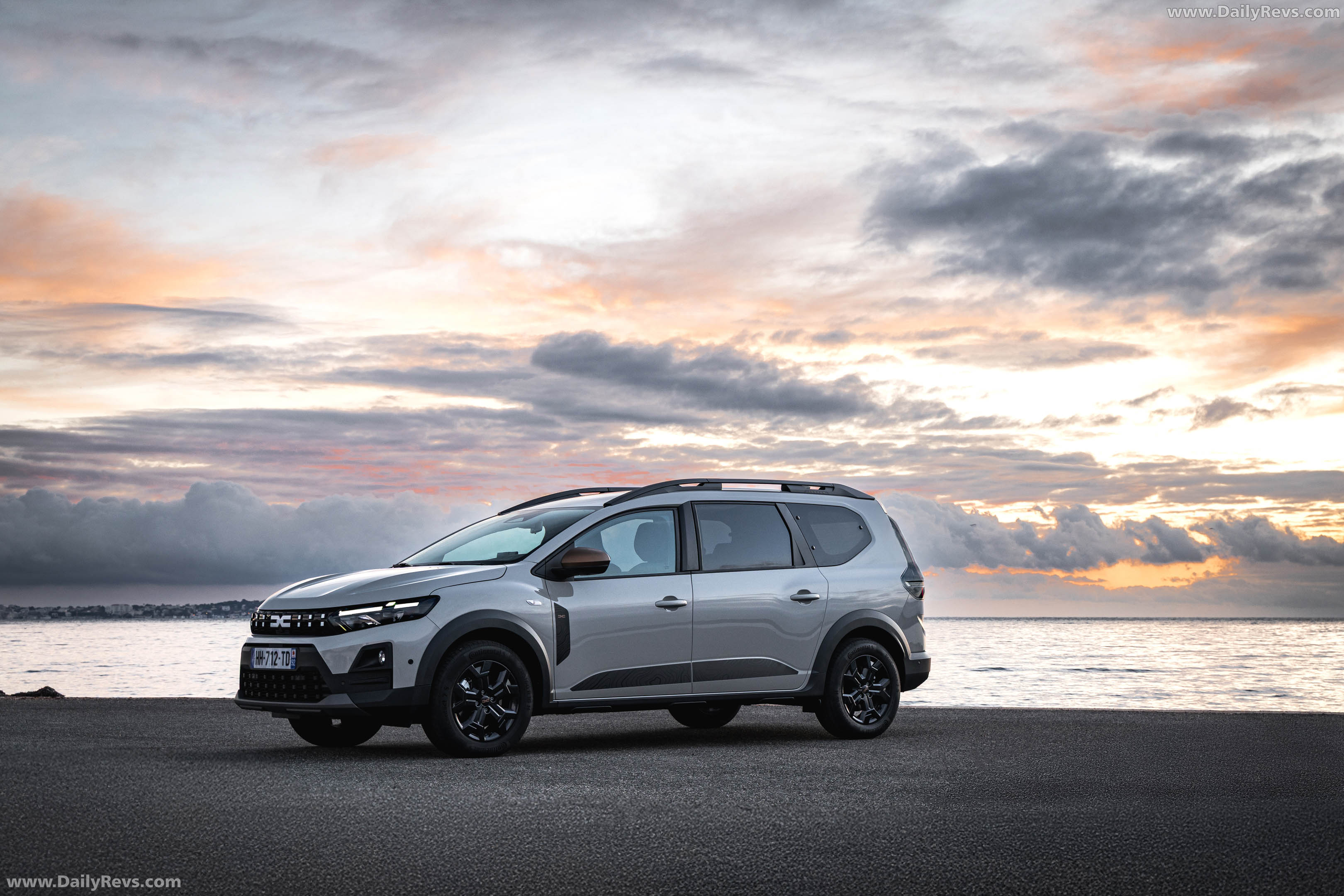 2026 Dacia Jogger Hybrid 155 Extreme Side View