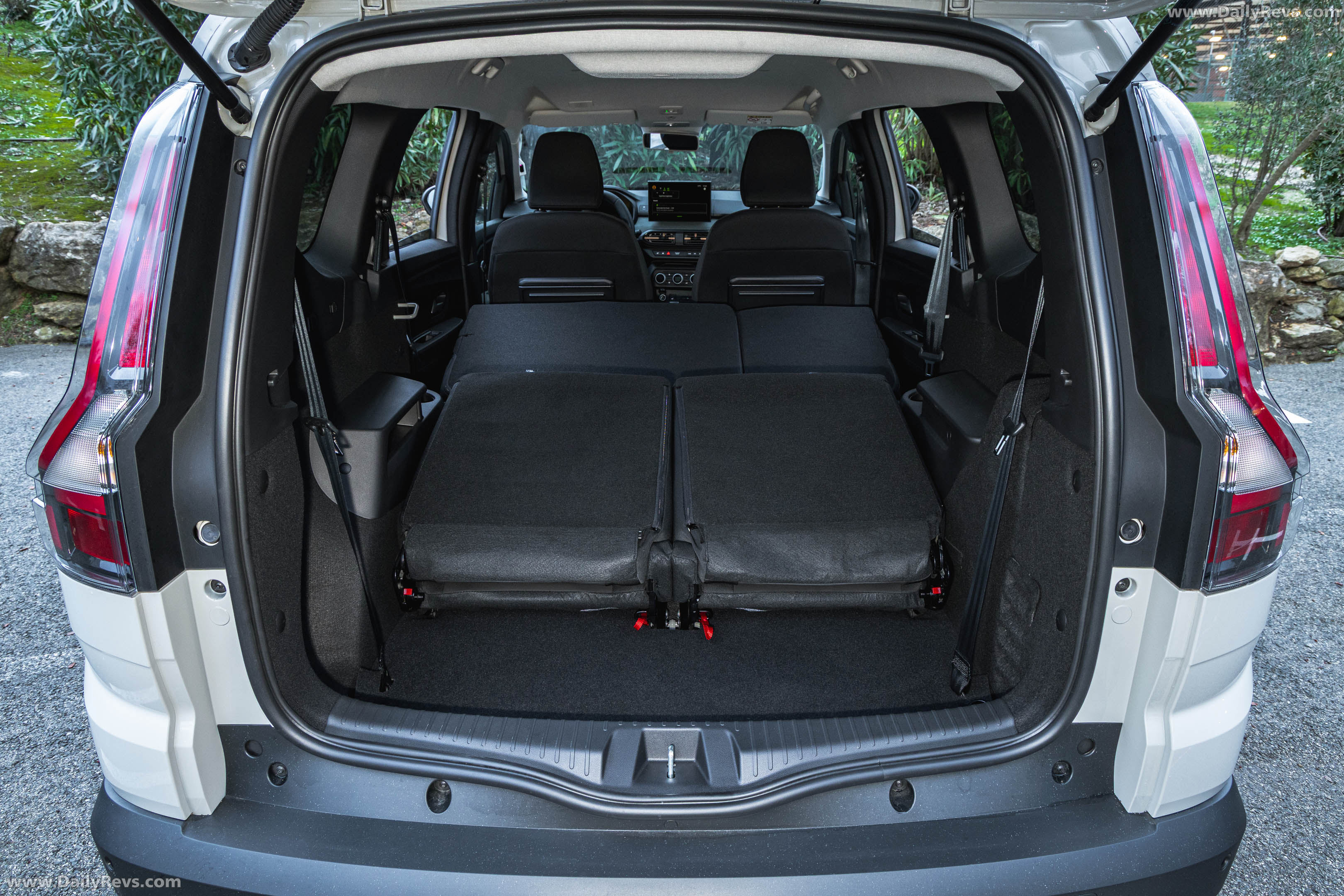 2026 Dacia Jogger Hybrid 155 Extreme Interior