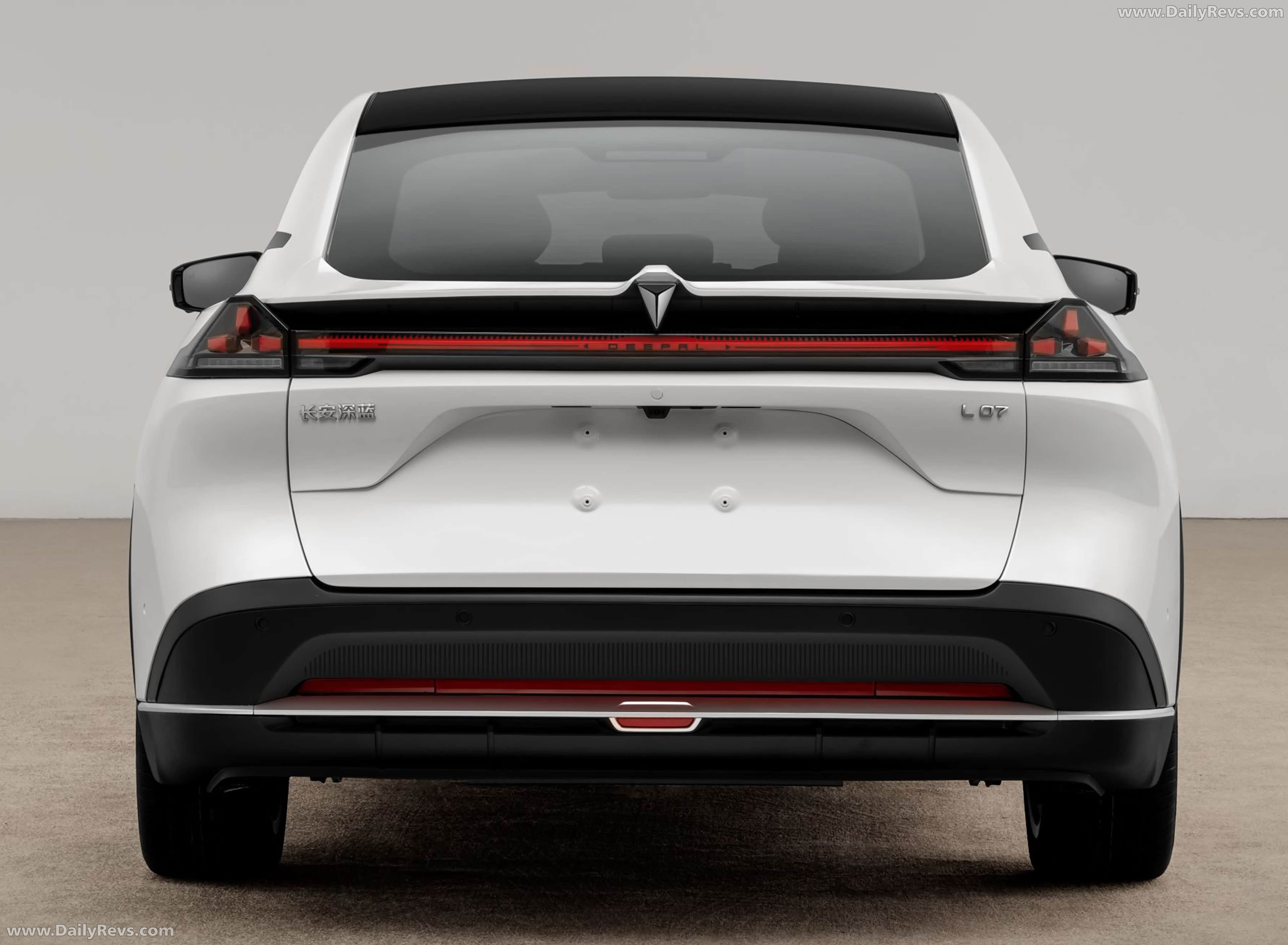 2026 Deepal L07 Rear View