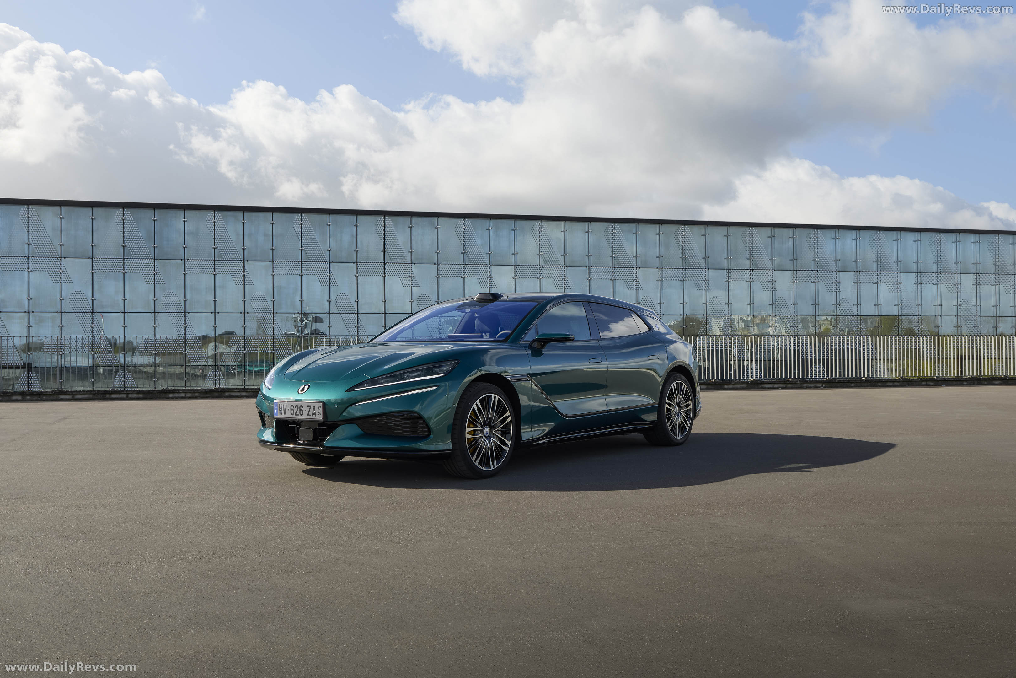2026 Denza Z9GT European Version Front View