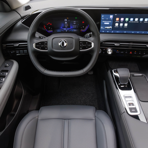 2026 Dongfeng Huge Interior