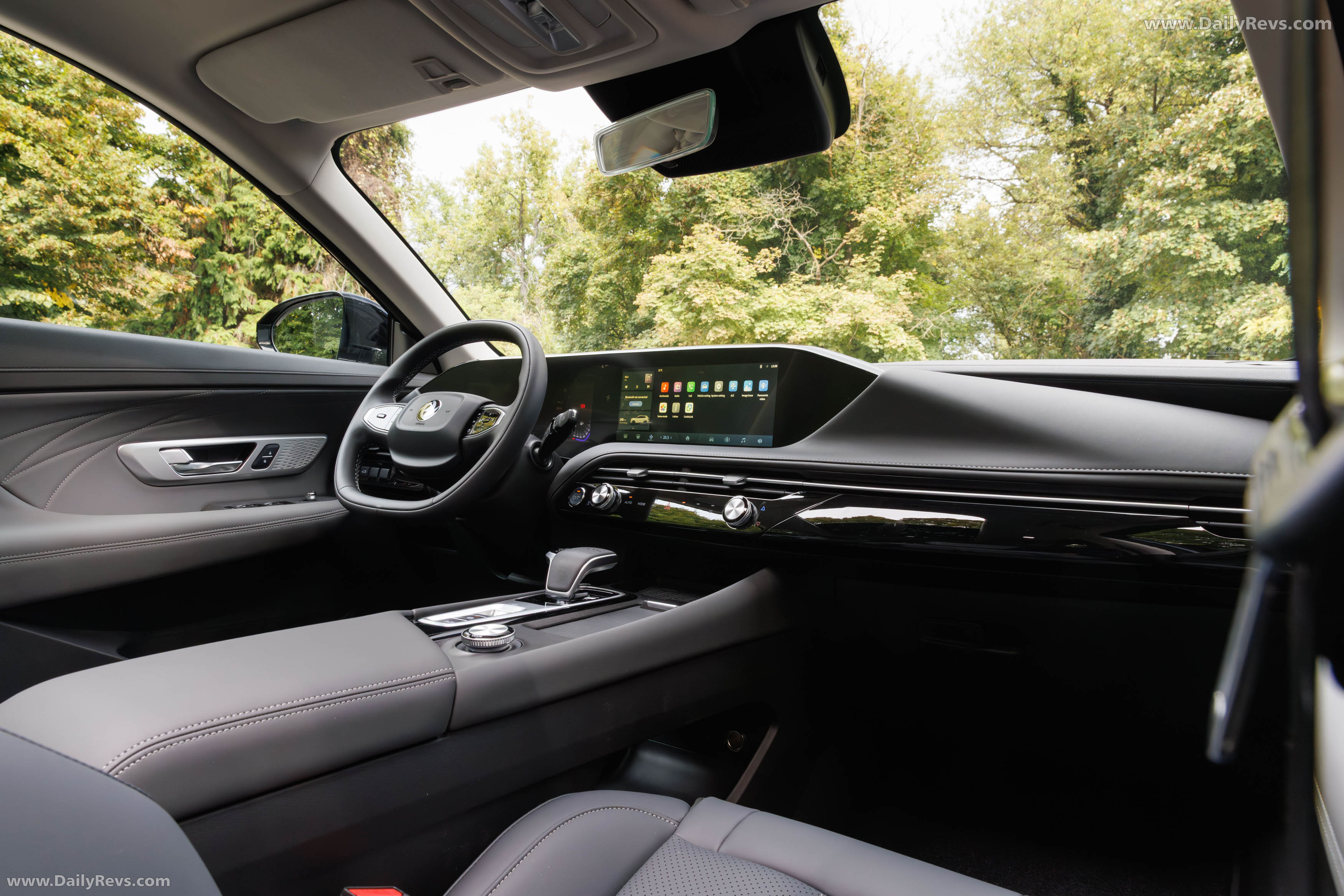 2026 Dongfeng Huge Interior