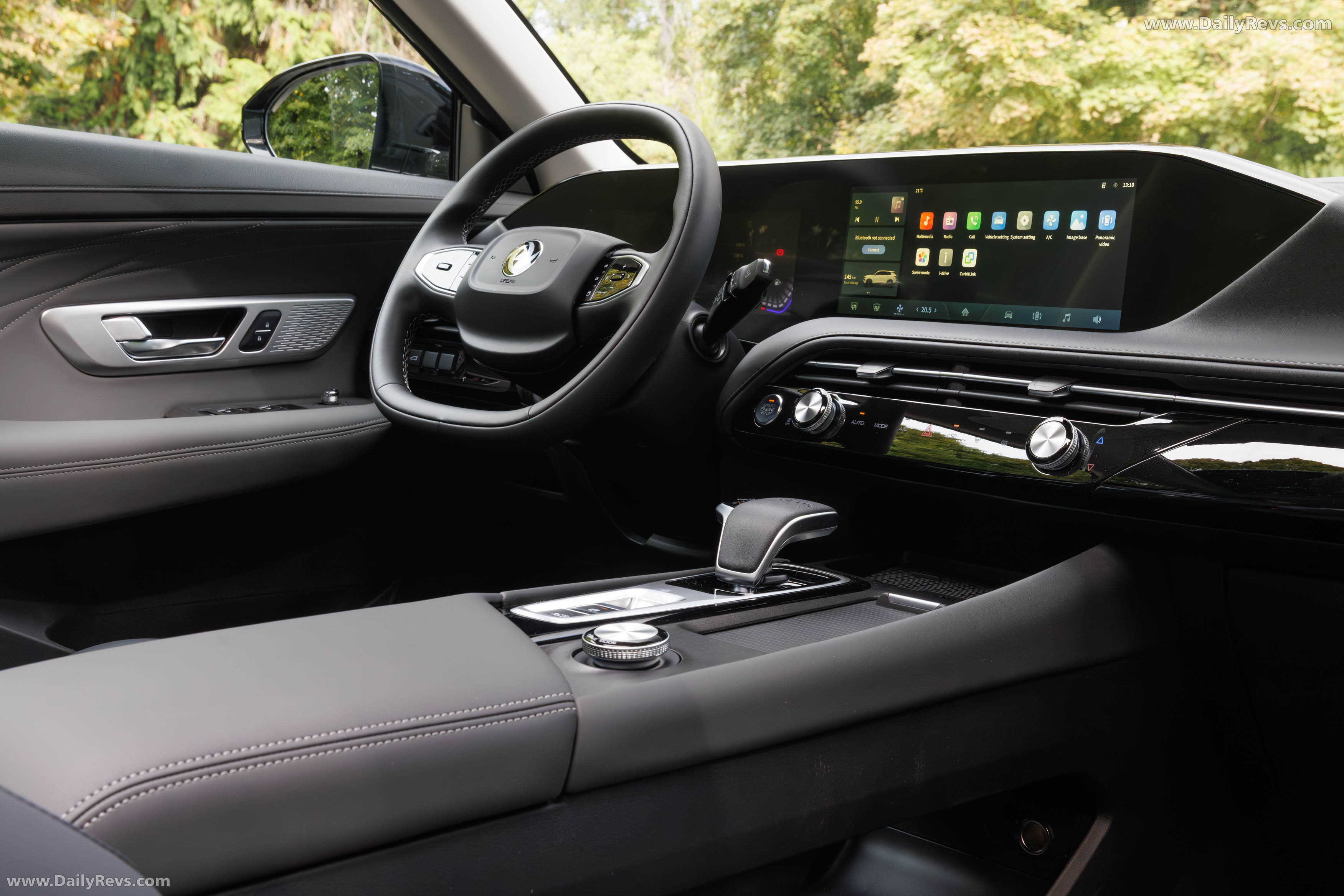 2026 Dongfeng Huge Interior