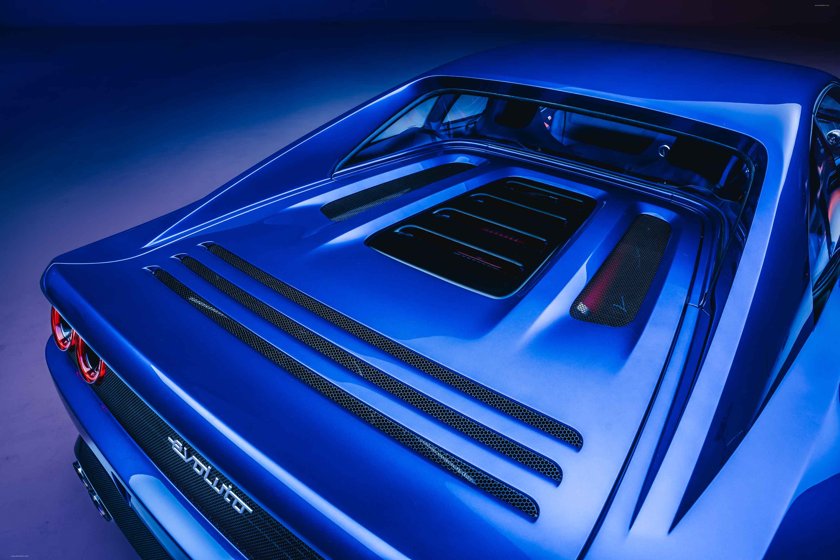 2024 Evoluto 355 Exterior