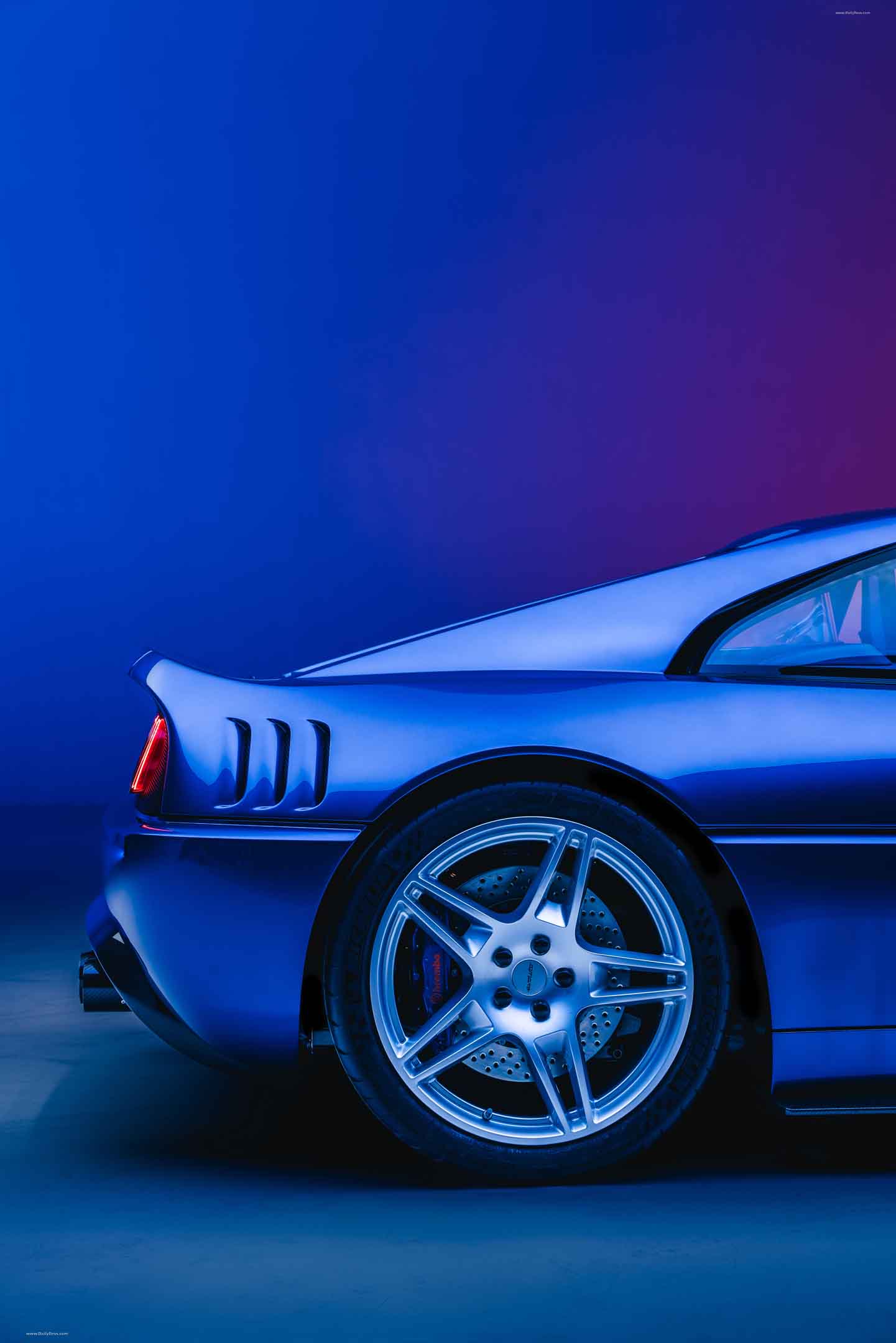 2024 Evoluto 355 Exterior