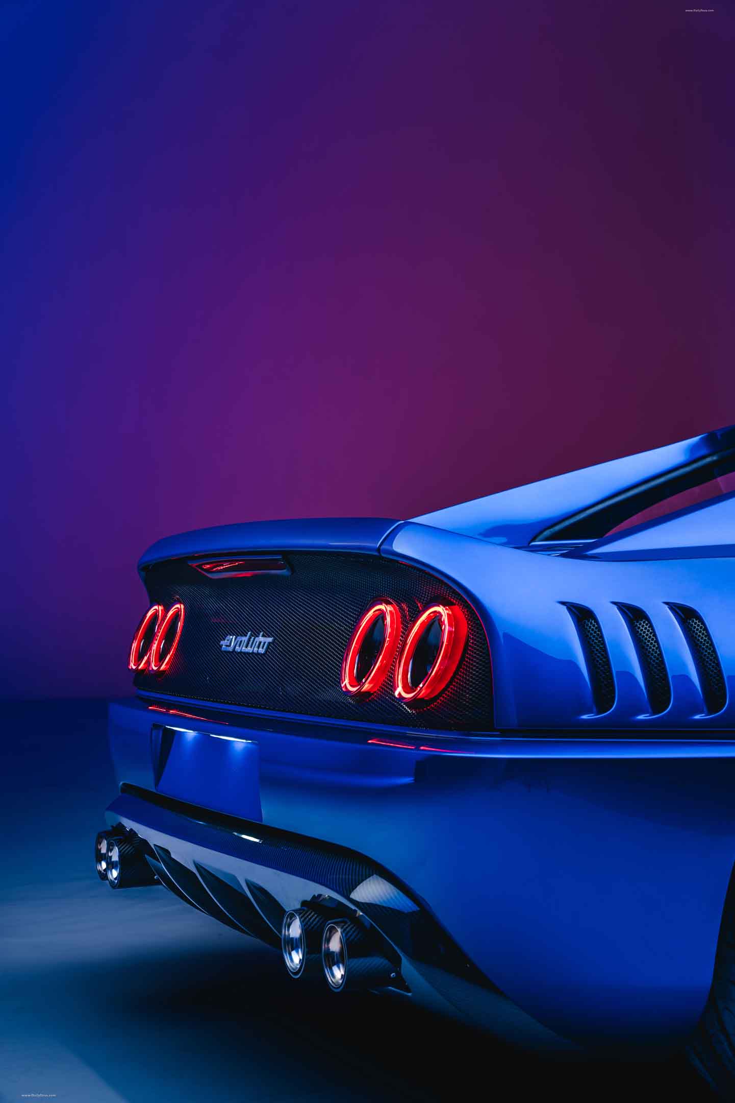 2024 Evoluto 355 Exterior