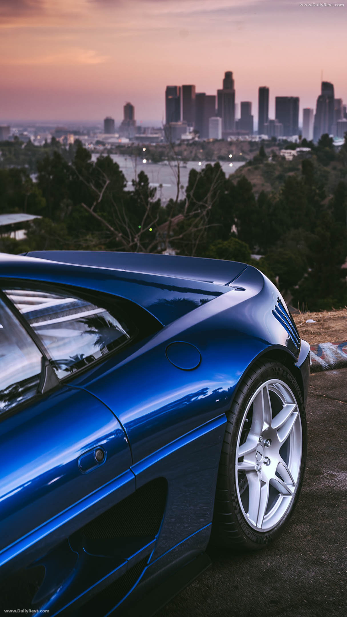 2024 Evoluto 355 Exterior