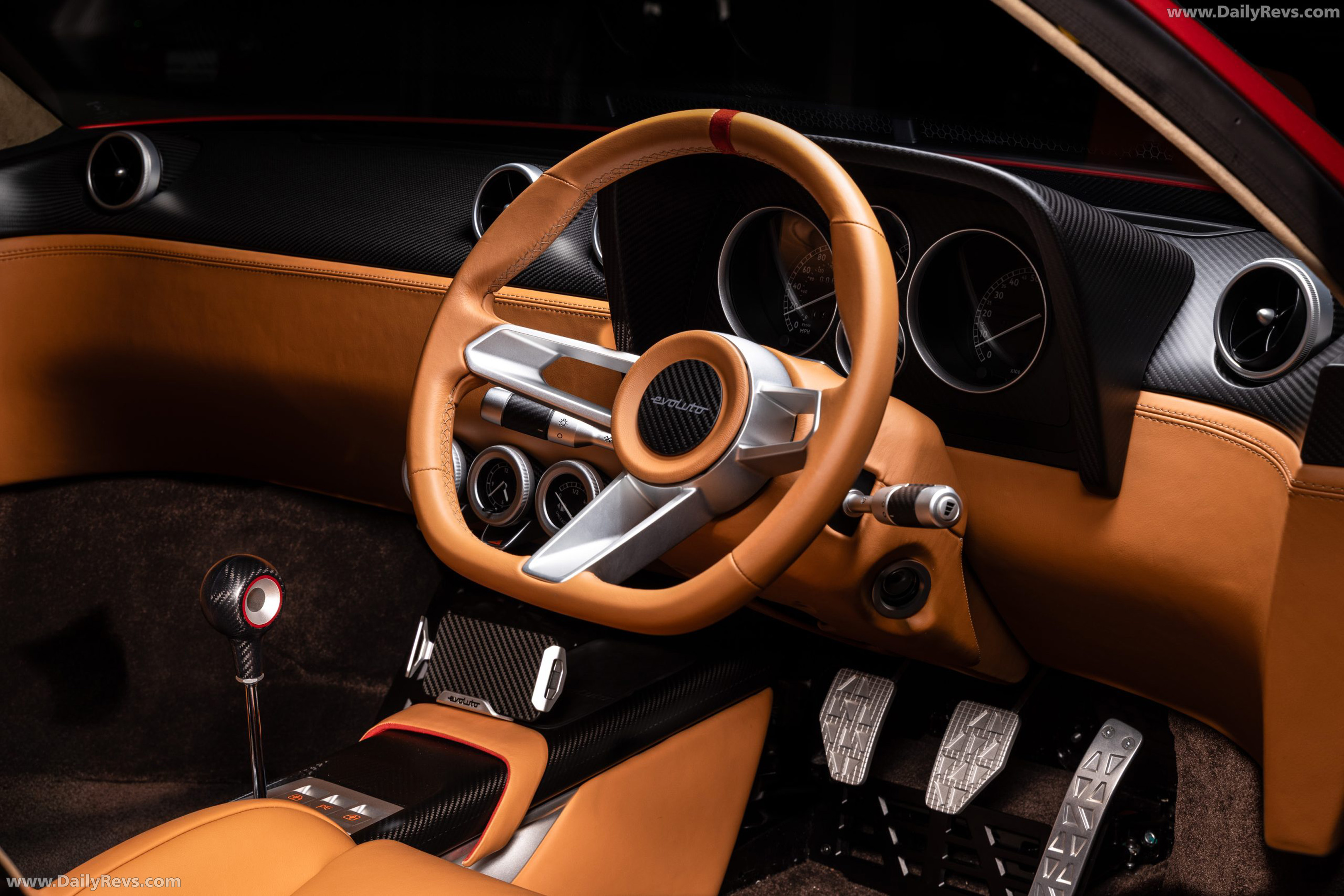 2024 Evoluto 355 Interior