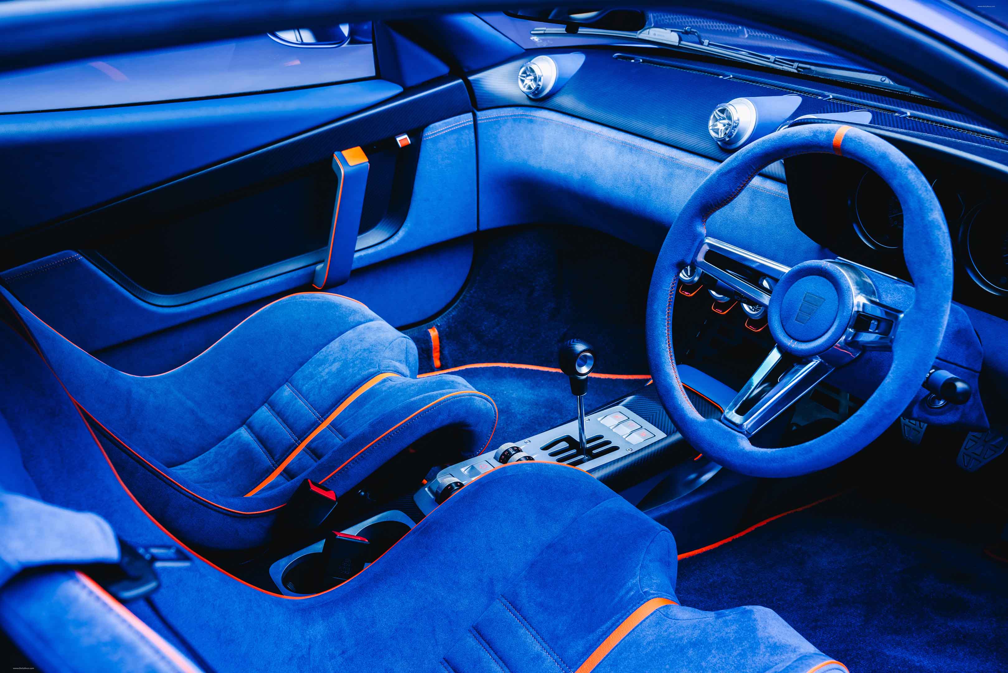 2024 Evoluto 355 Interior