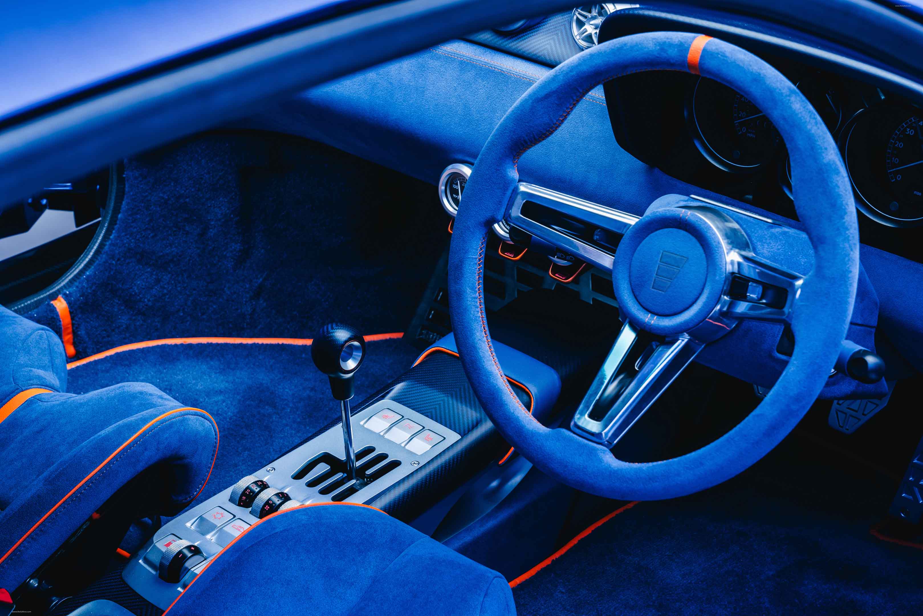 2024 Evoluto 355 Interior