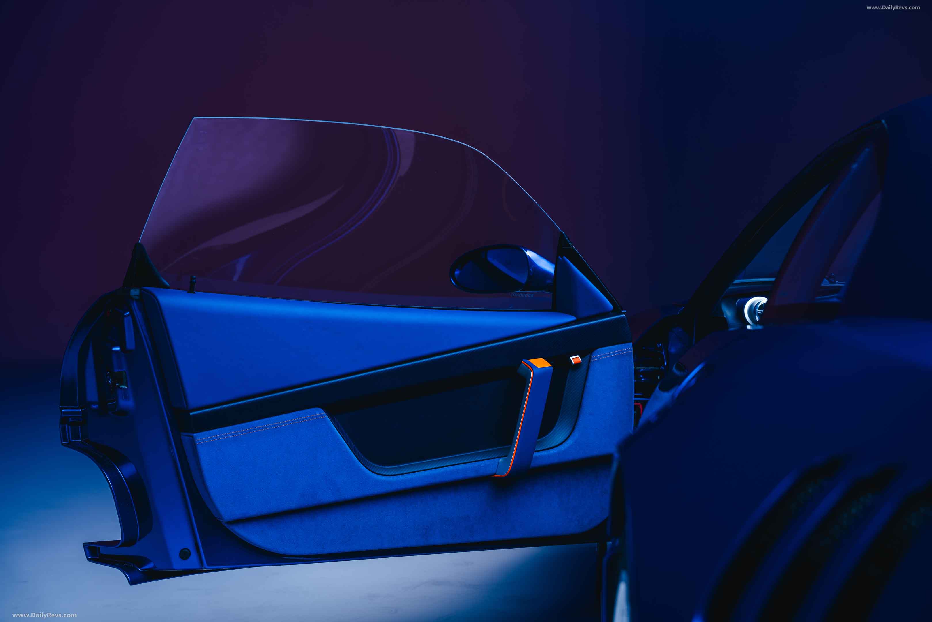 2024 Evoluto 355 Interior