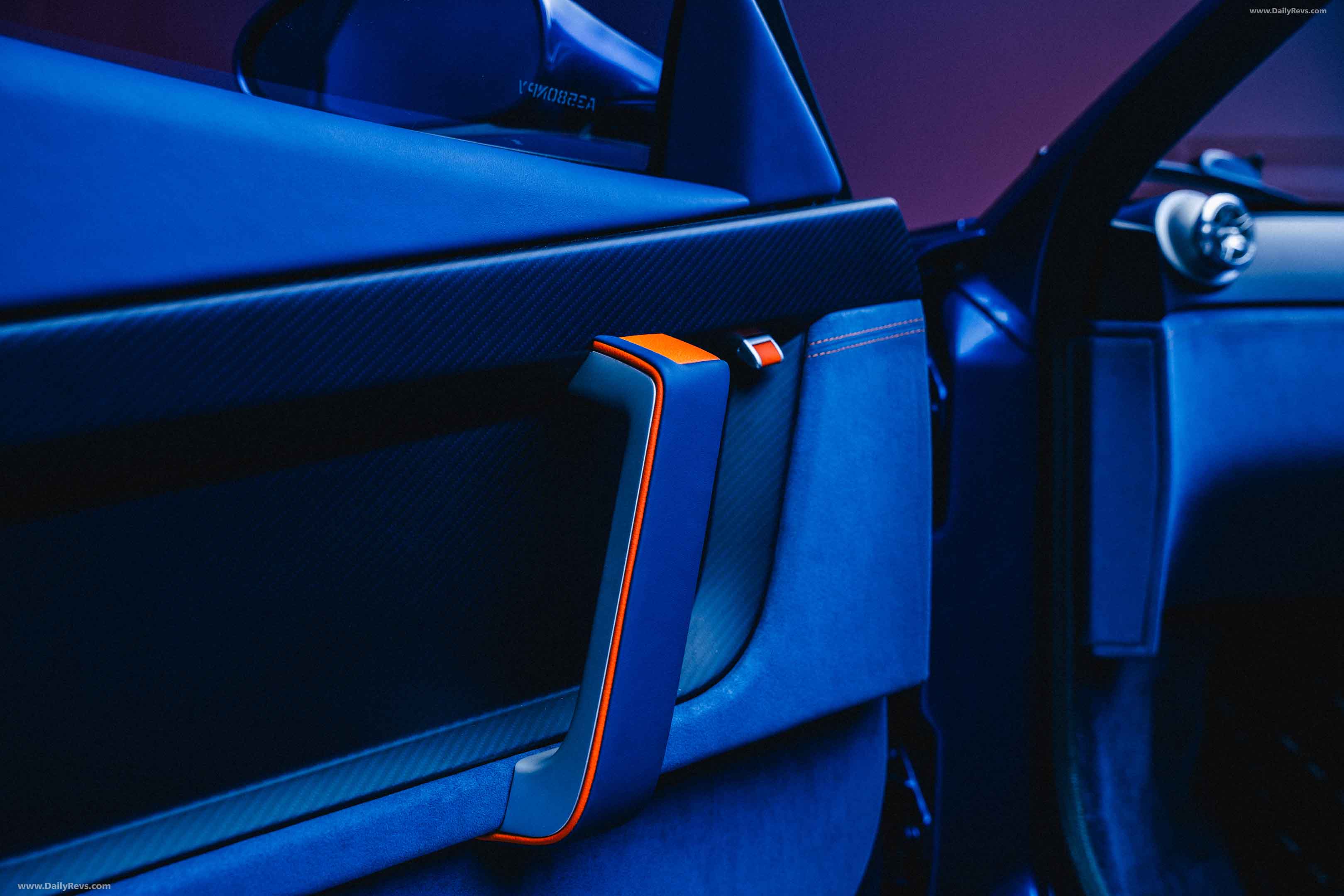 2024 Evoluto 355 Interior