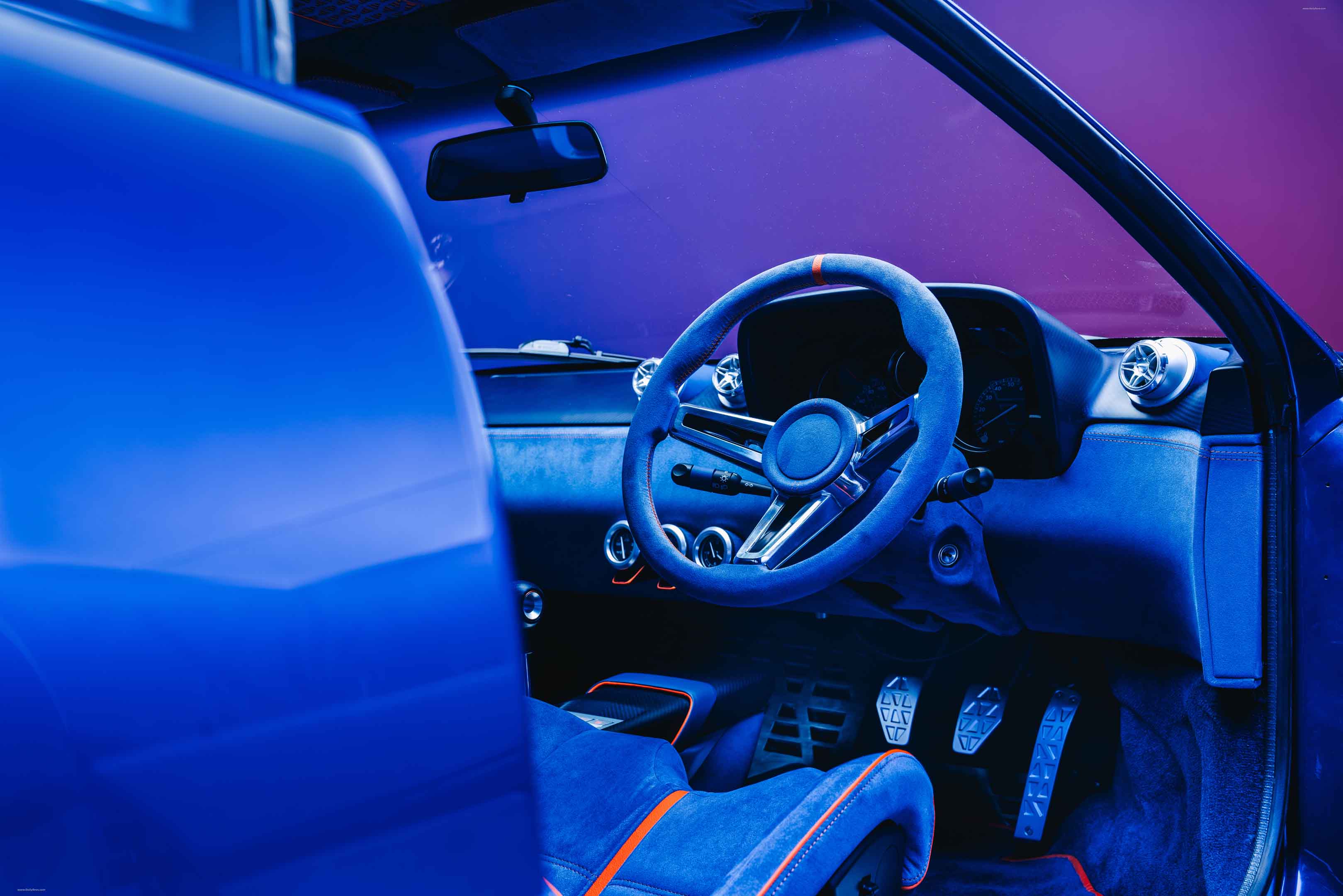 2024 Evoluto 355 Interior
