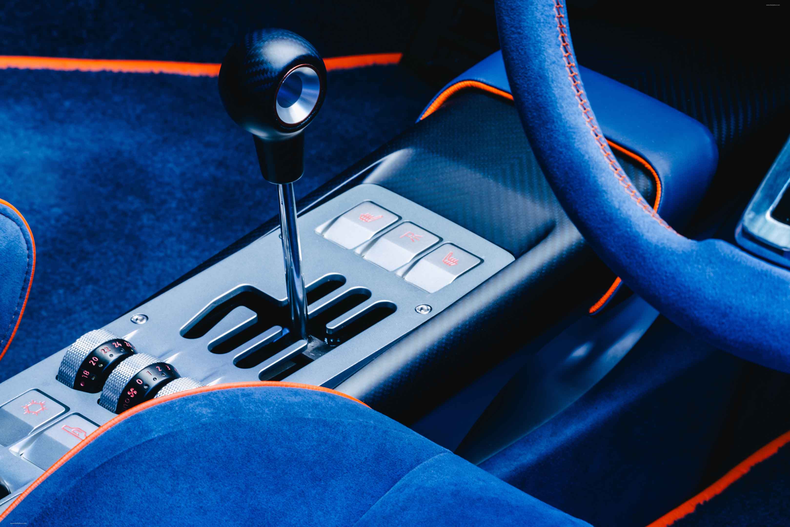2024 Evoluto 355 Interior